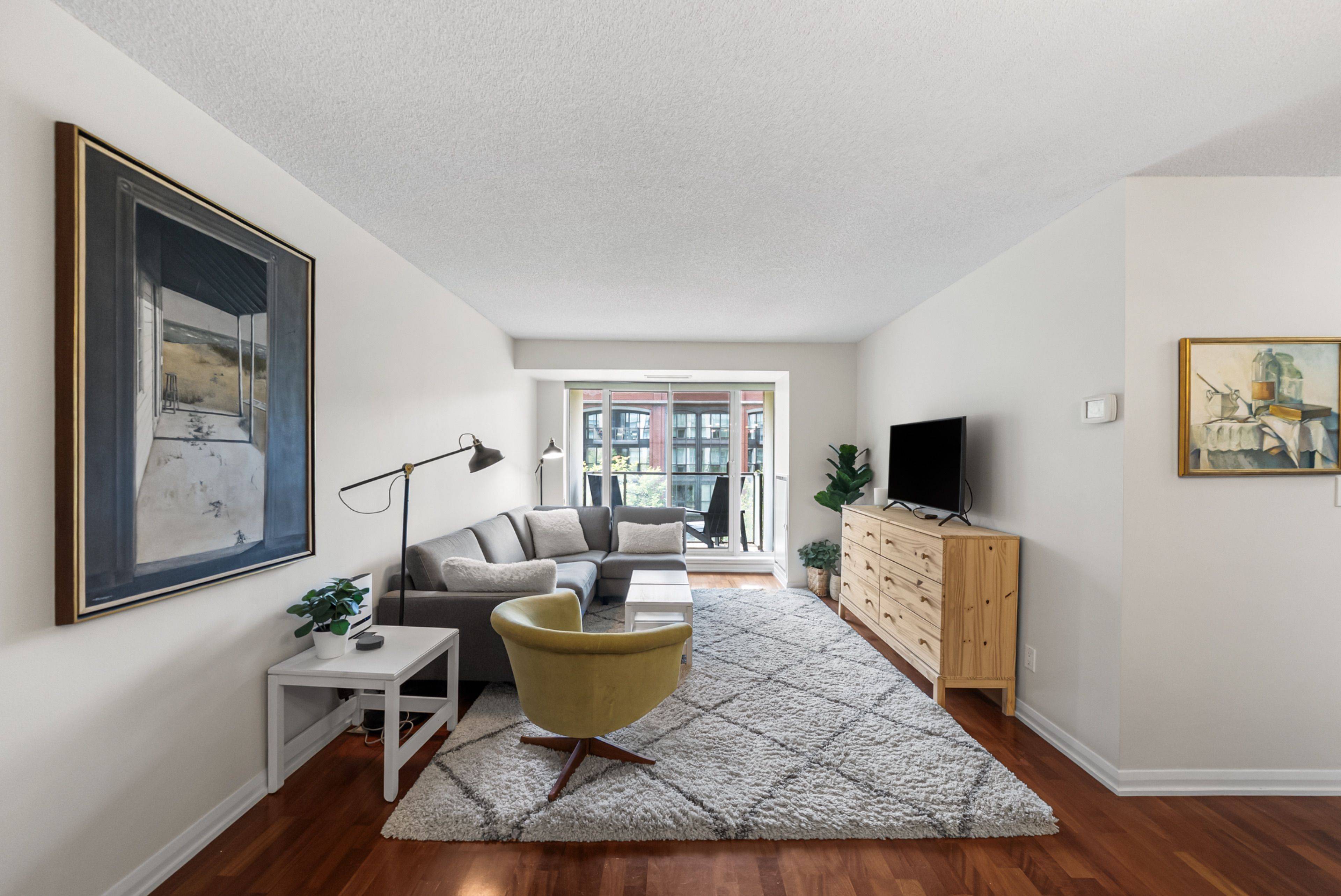 Toronto C01, ON M5T 3L2,18 Beverley ST #403