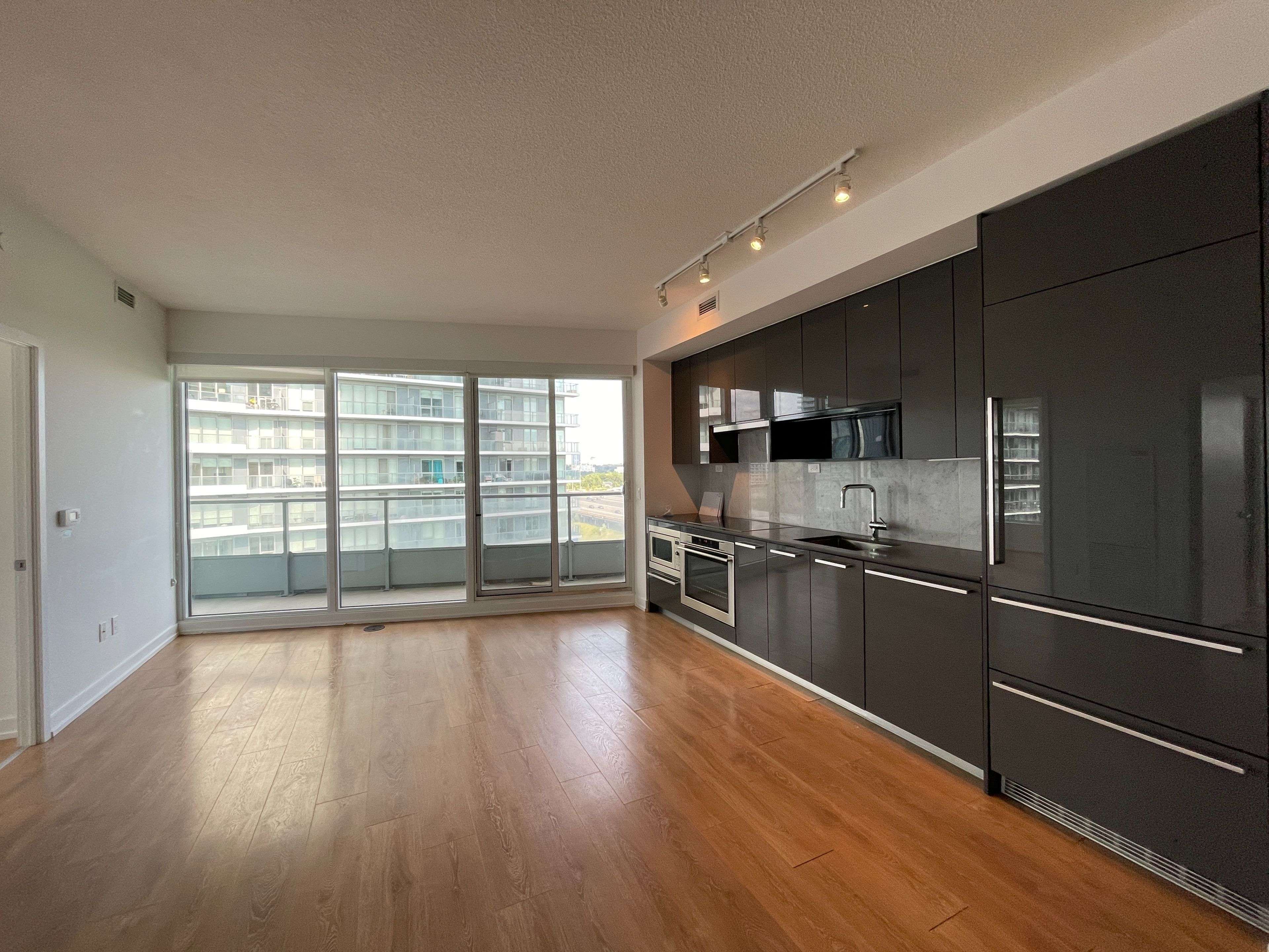 Toronto C15, ON M2K 0E3,115 Mcmahon DR #705