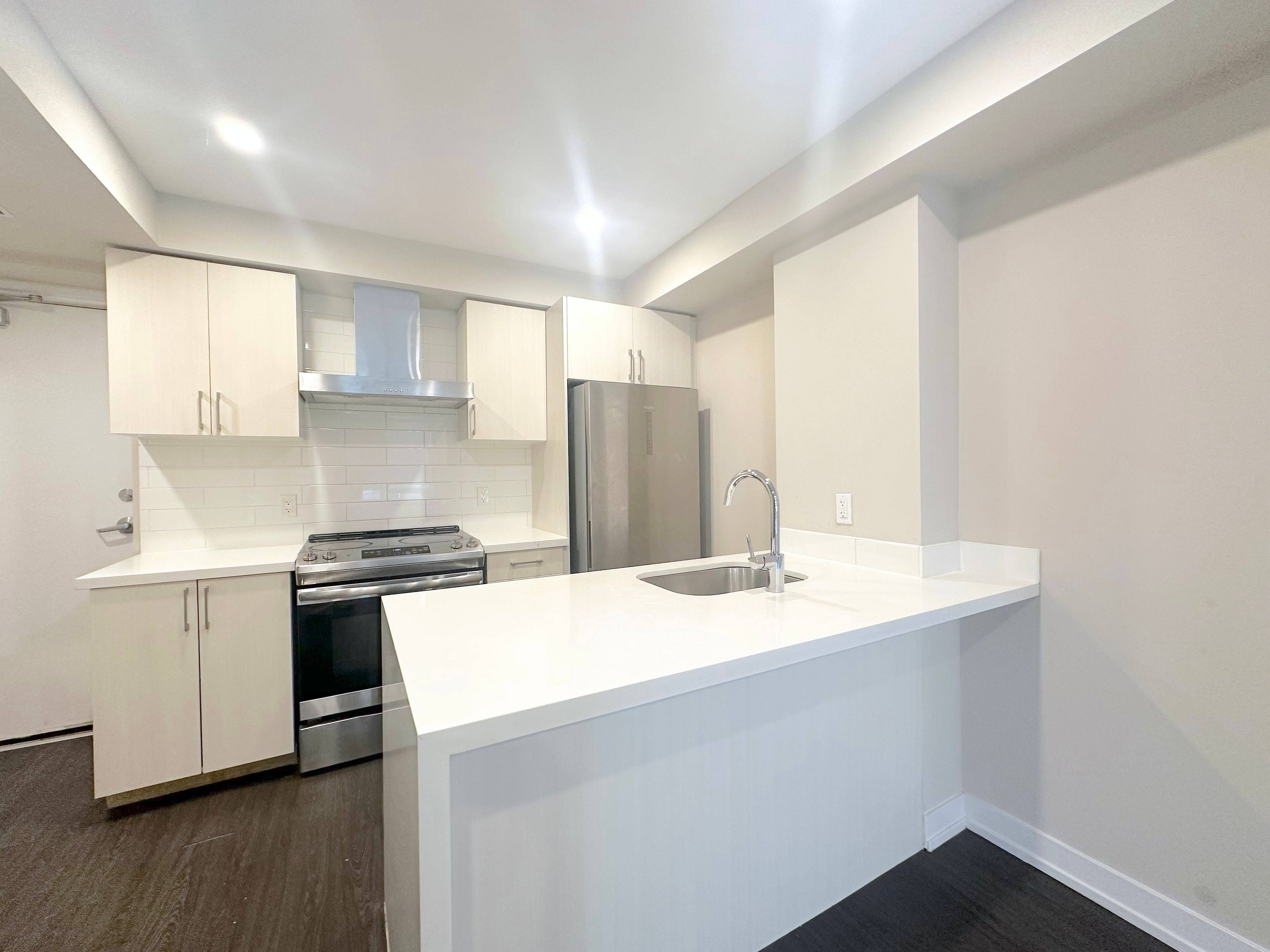 Toronto C08, ON M4X 1K7,286 Bleecker ST