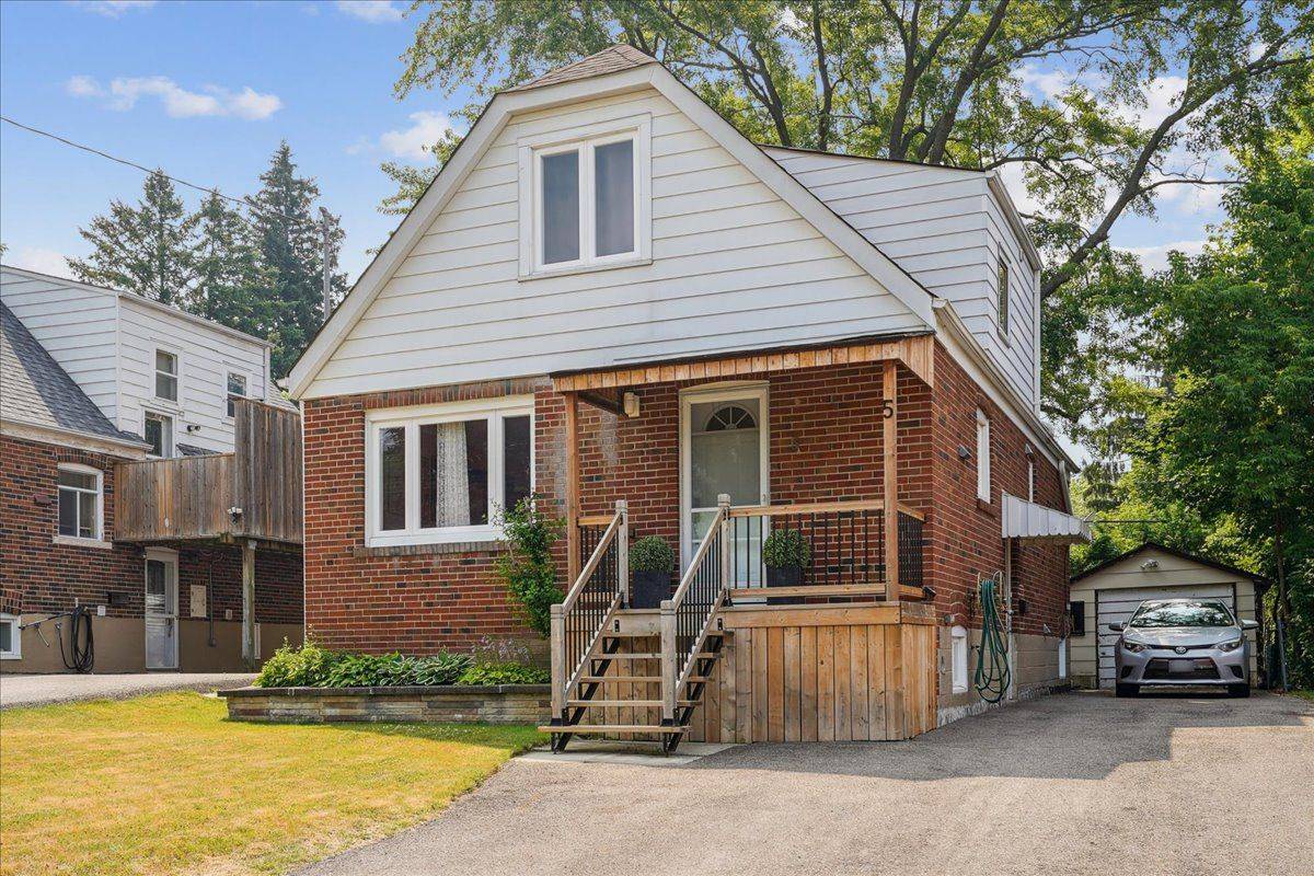 5 Radnor AVE, Toronto E04, ON M1P 1G3