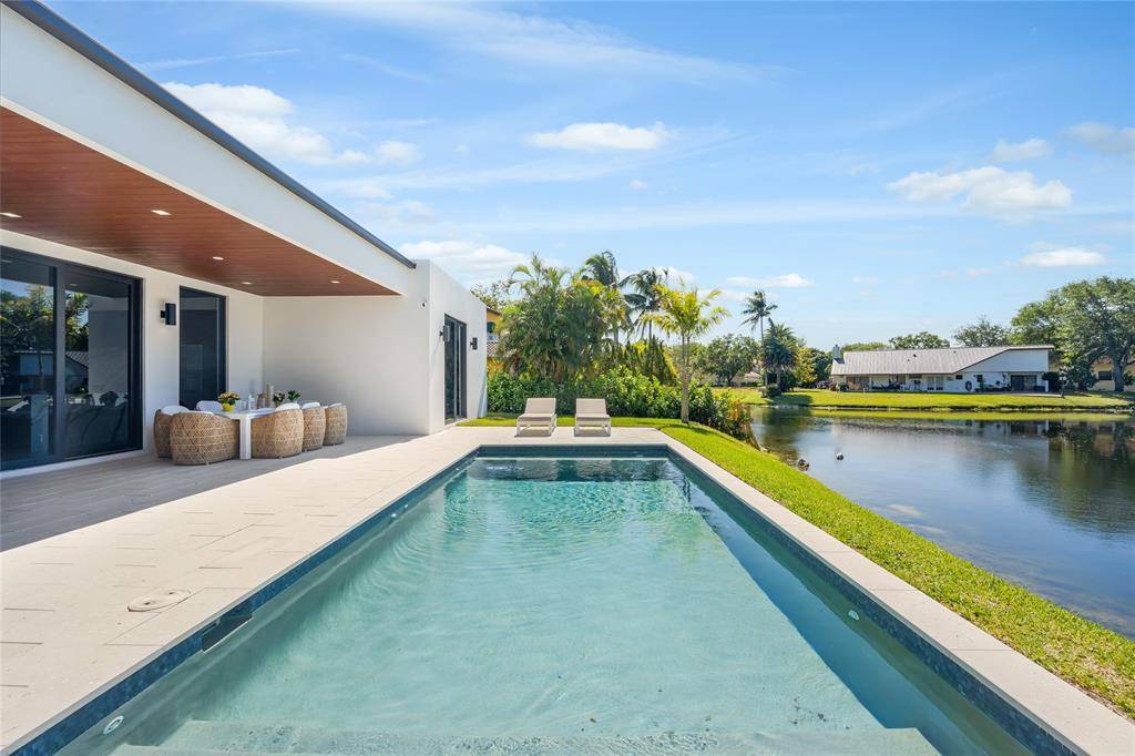 Plantation, FL 33324,1000 SW 93rd Ave