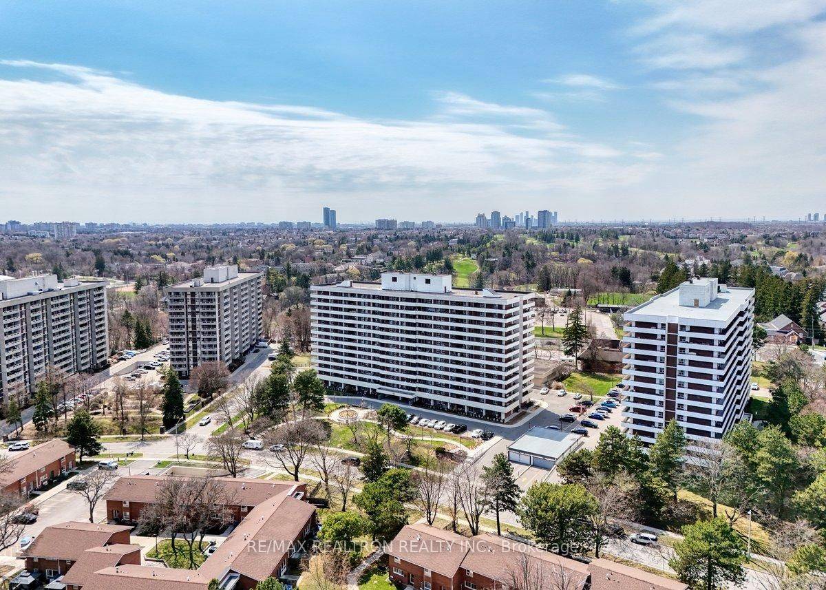 80 Inverlochy BLVD #501, Markham, ON L3T 4P3