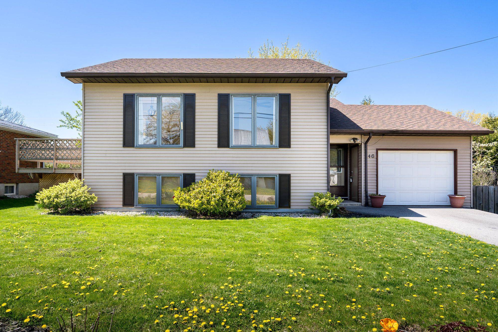 46 East ST, Collingwood, ON L9Y 3W6