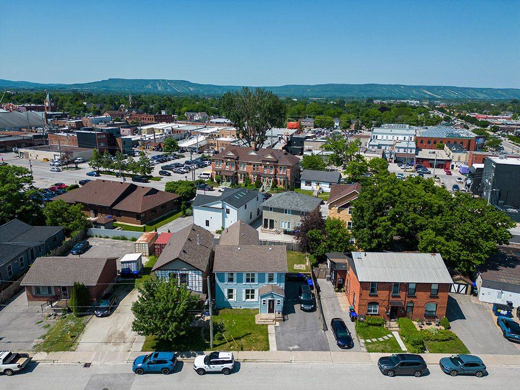 Collingwood, ON L9Y 3N9,32 ST PAUL ST