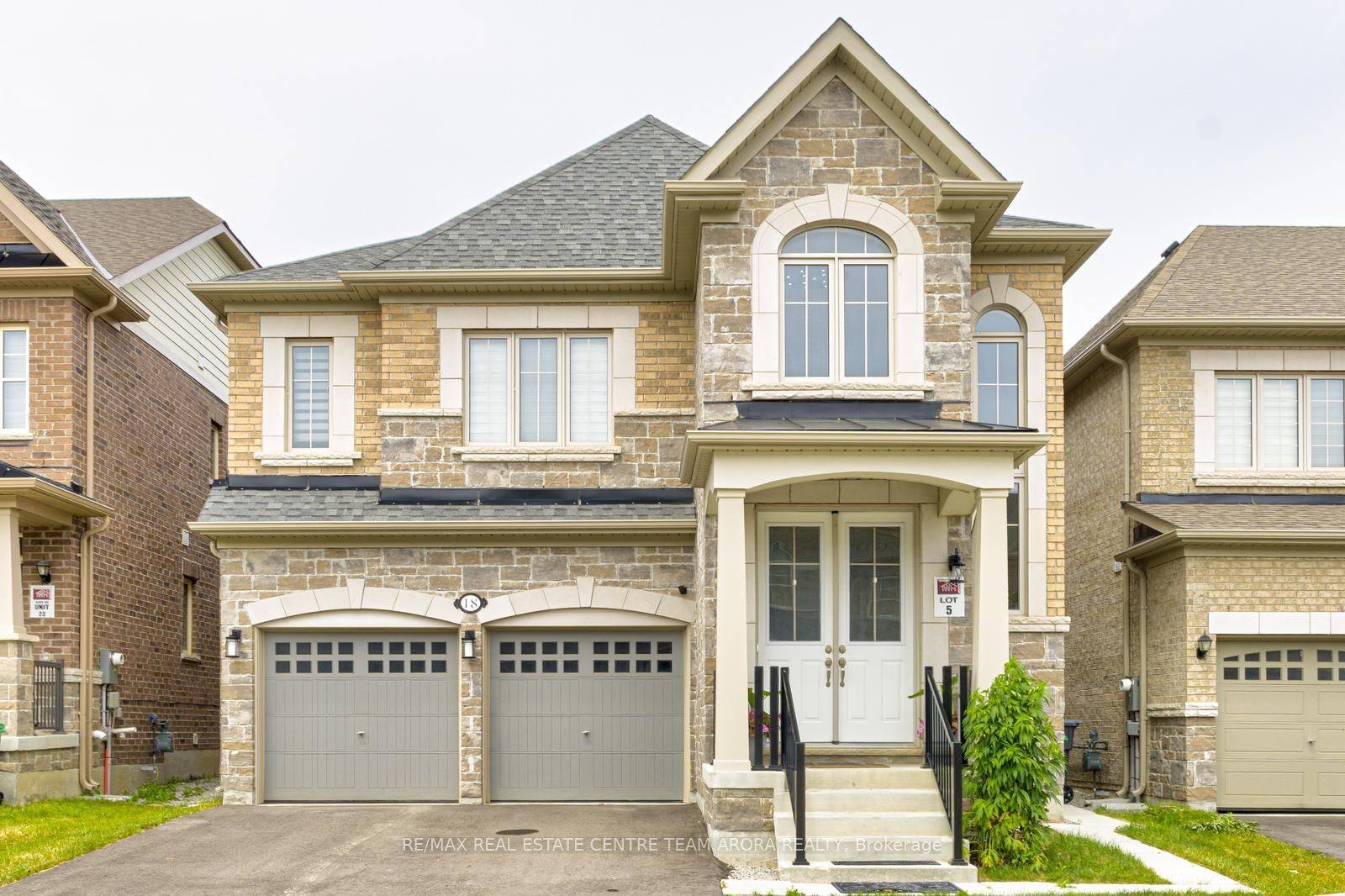 18 Donald Stewart RD, Brampton, ON L7A 5J8