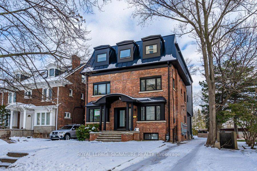 67 Oakmount RD #5, Toronto W02, ON M6P 2M3