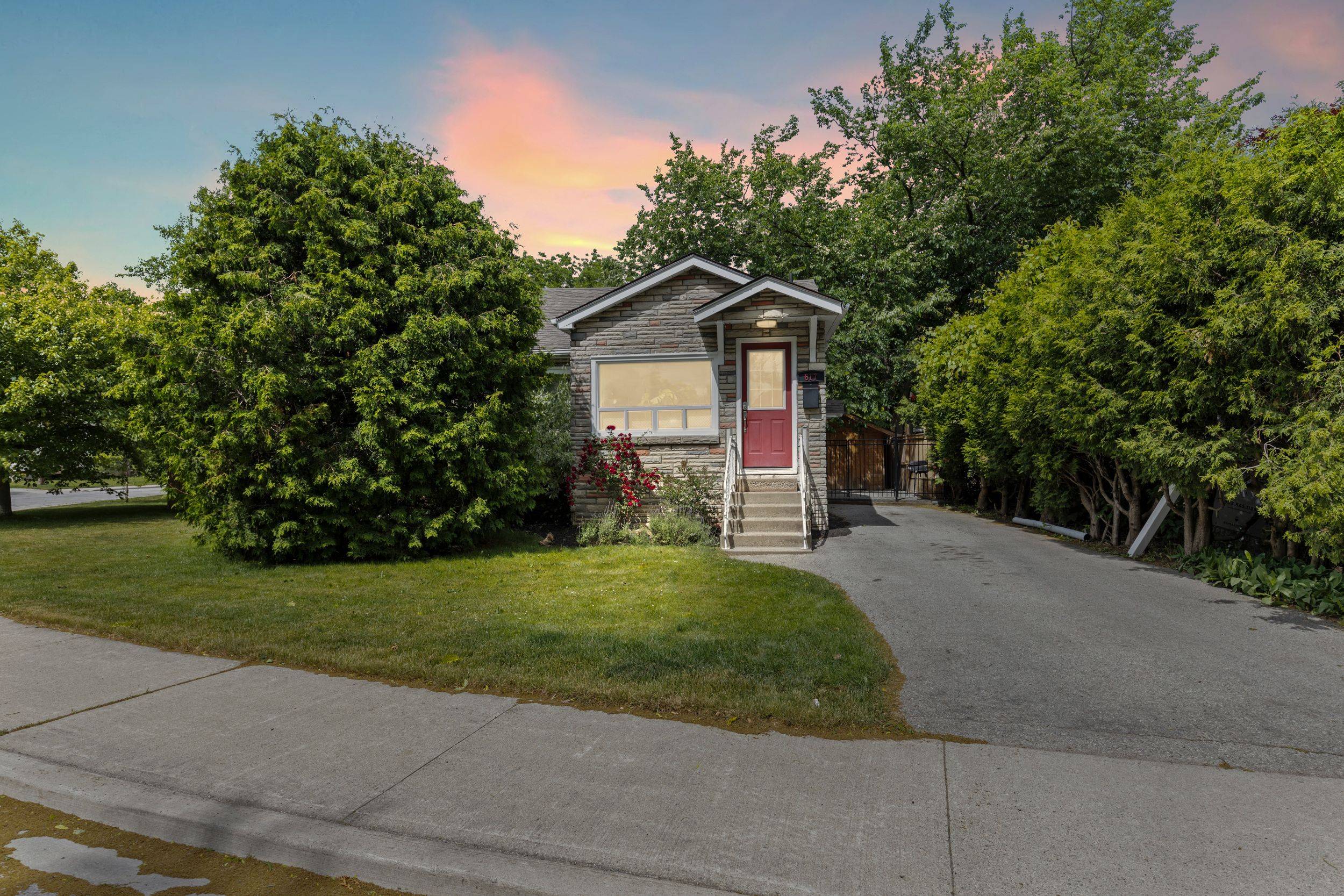 617 Clark AVE, Burlington, ON L7S 1P1