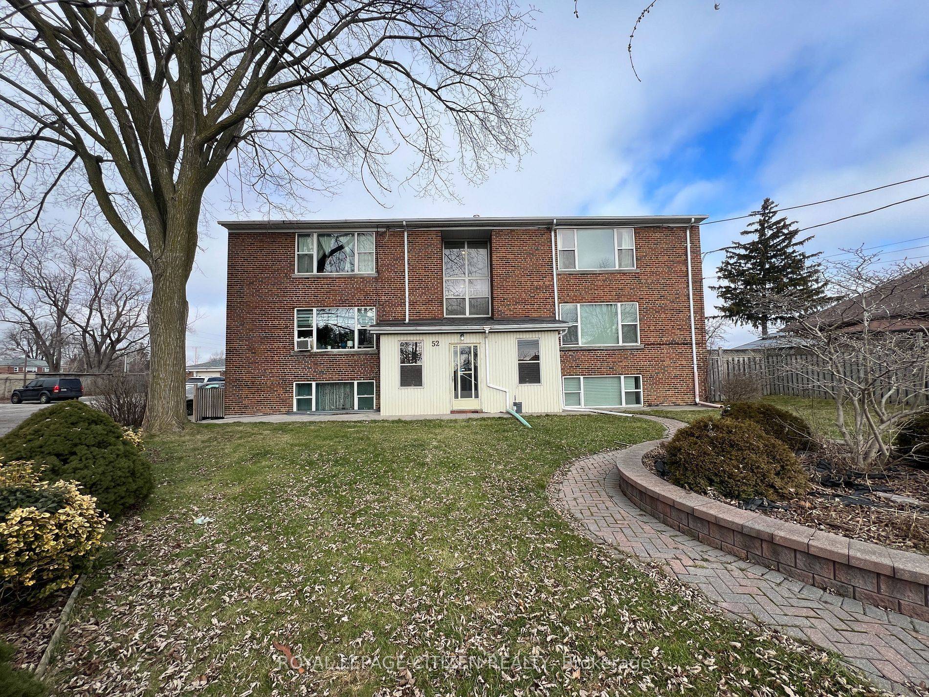 52 Cuffley CRES N #1, Toronto W05, ON M3K 1Y2