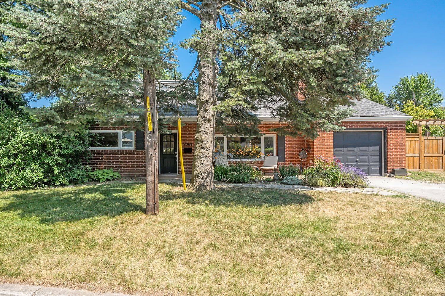 Burlington, ON L7R 1P8,2061 Halton PL