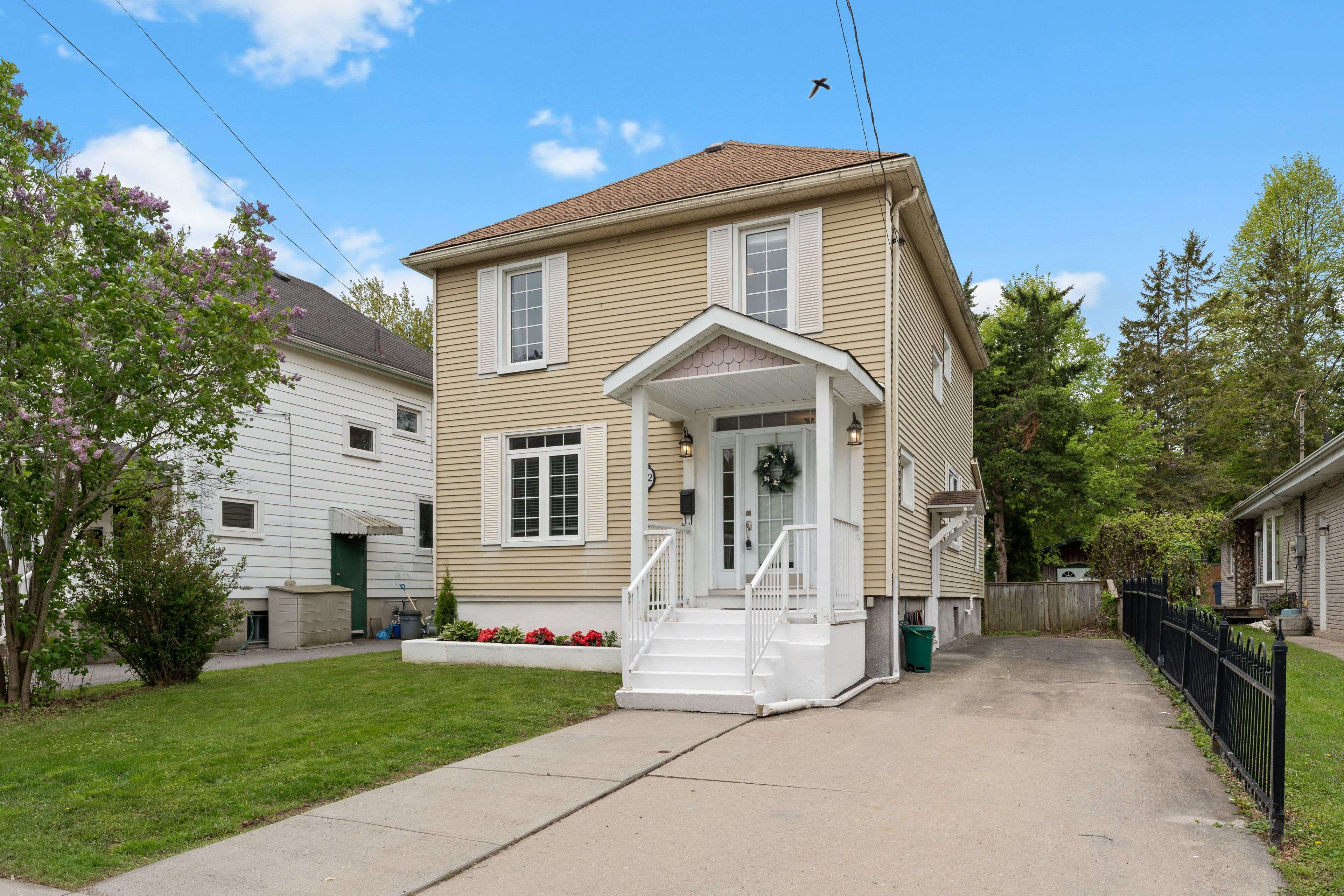 52 Pembroke ST, Kingston, ON K7L 4N4