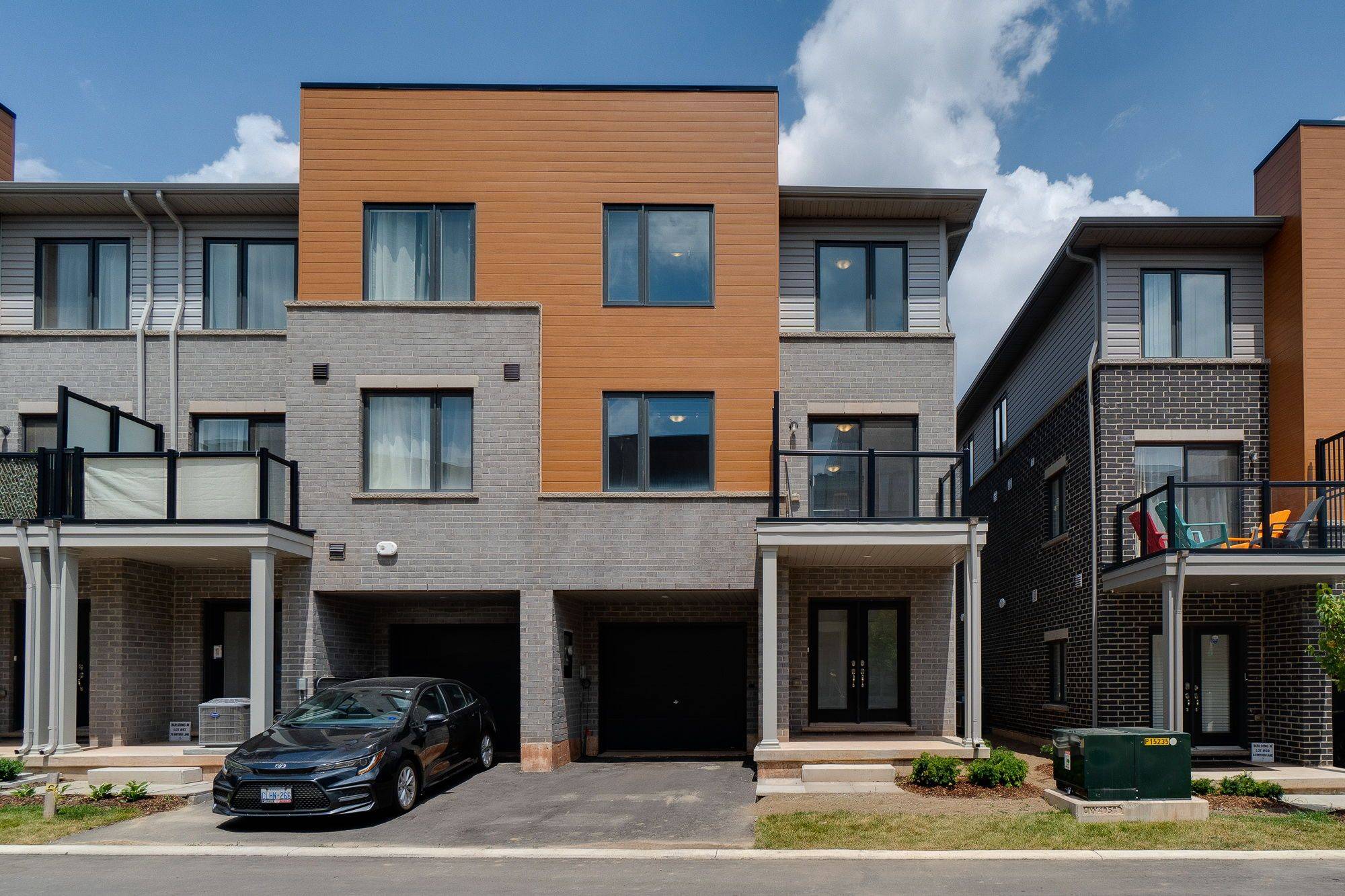 68 Dryden LN, Hamilton, ON L8H 0B6