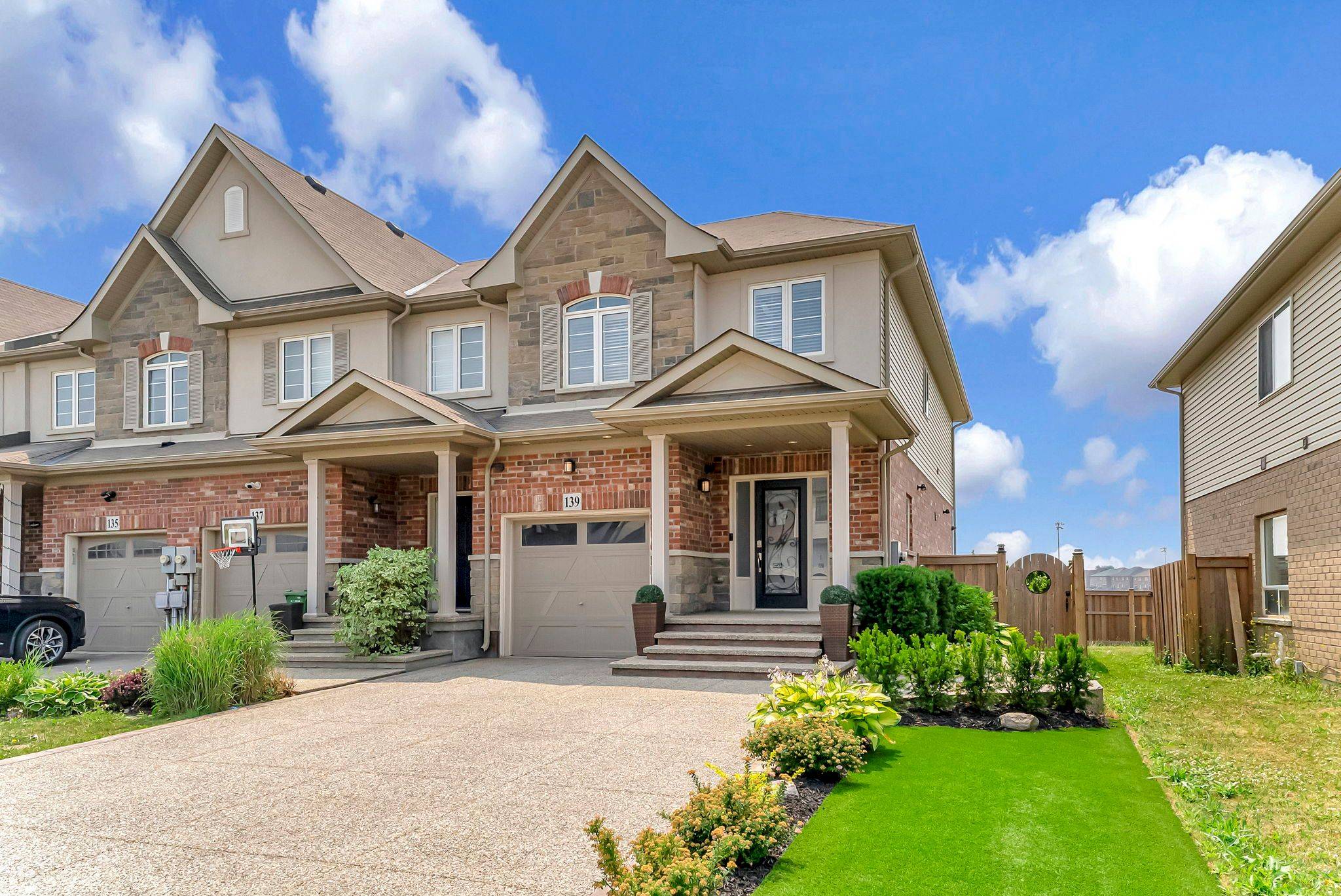 Hamilton, ON L8J 0J9,139 Lormont BLVD