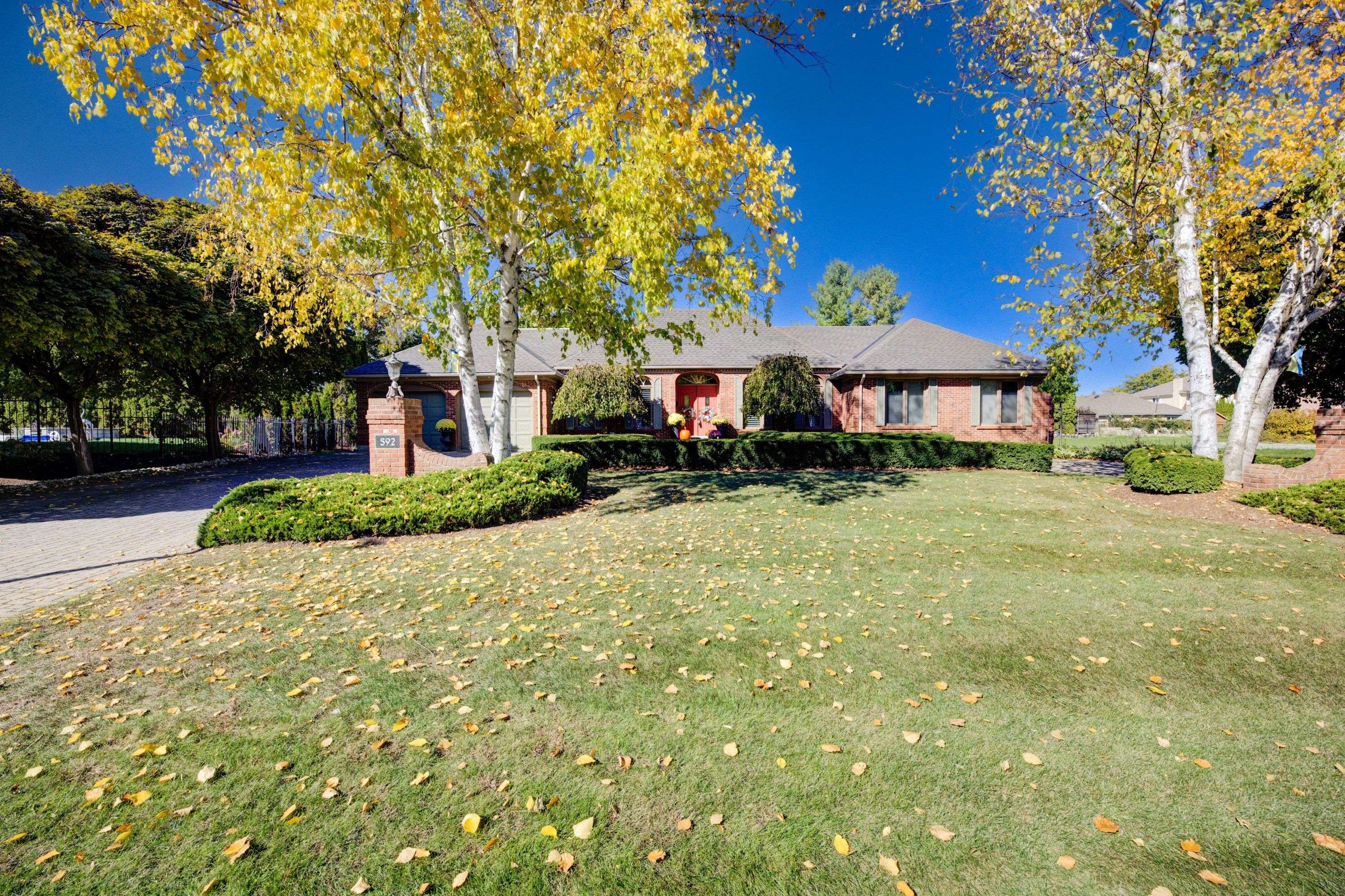 Waterloo, ON N2K 3L7,592 Manorwood CT