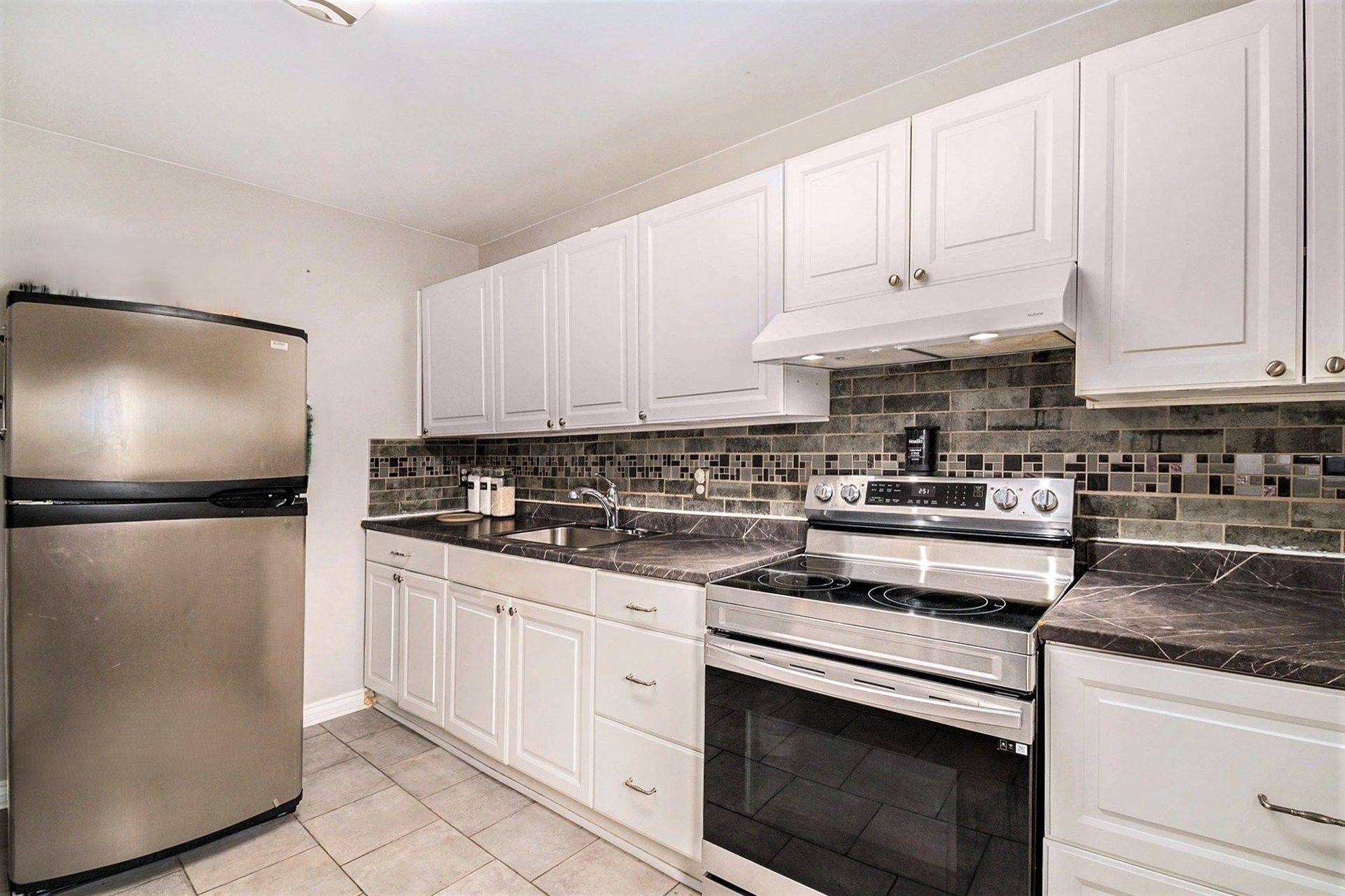 Cyrville - Carson Grove - Pineview, ON K1B 4W6,1707 Meadowbrook RD #57