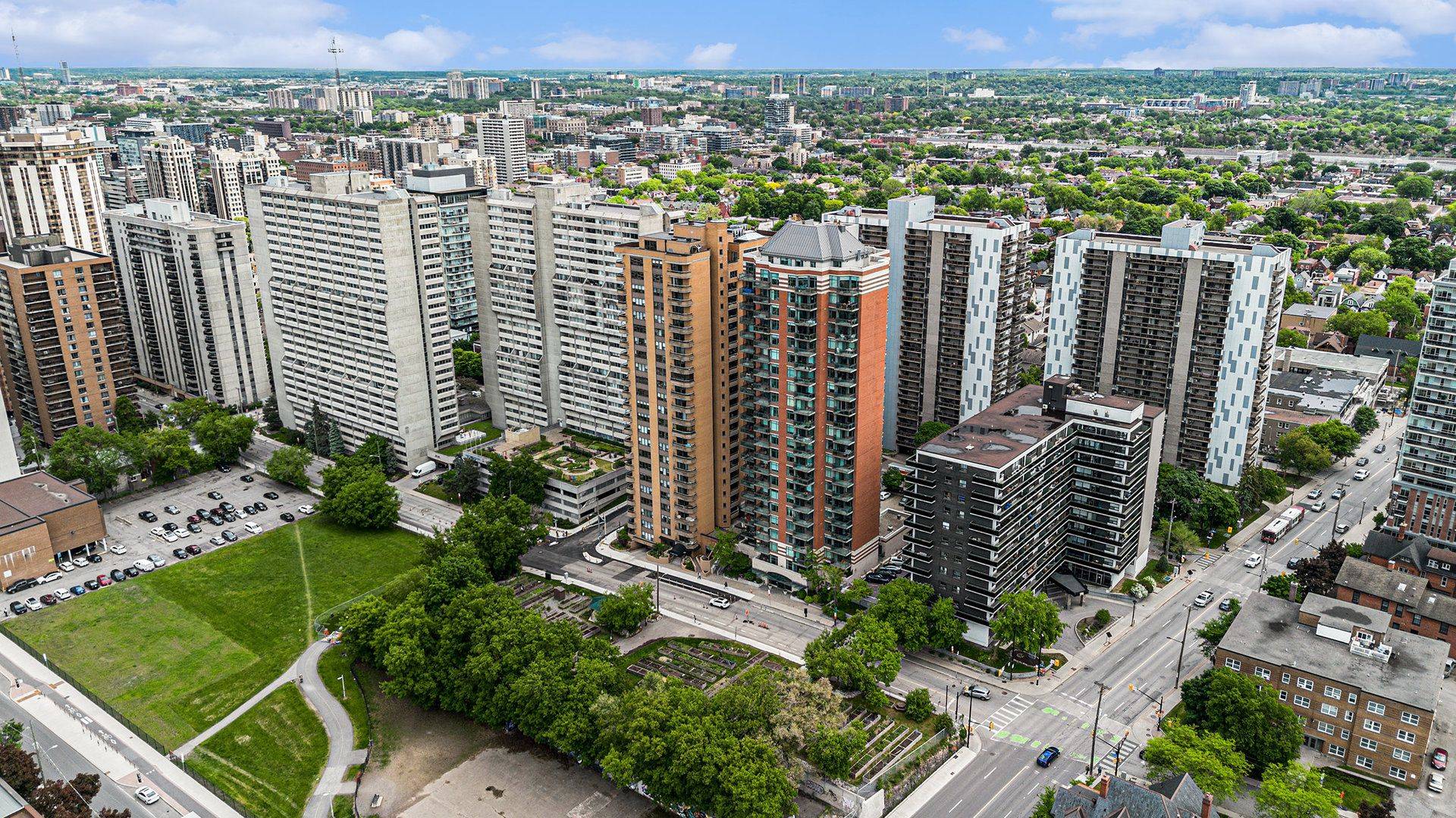 556 Laurier AVE W #1404, Ottawa Centre, ON K1R 7X2