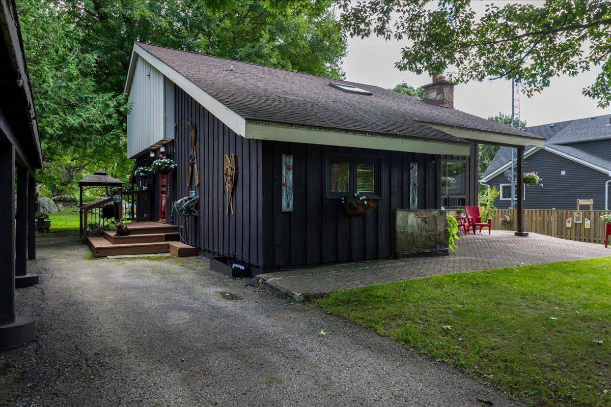 Gravenhurst, ON P0E 1N0,1032 Cowbell LN
