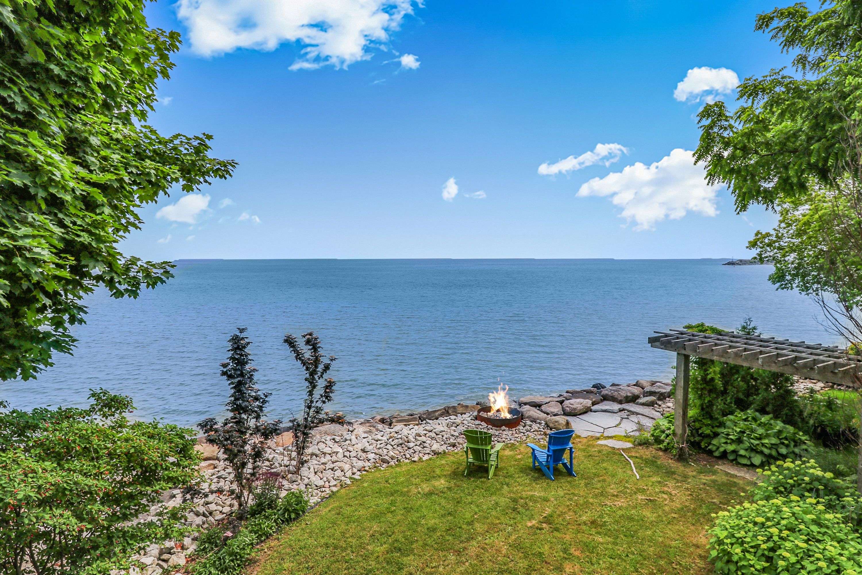 Meaford, ON N4L 1H9,249 Sykes ST N