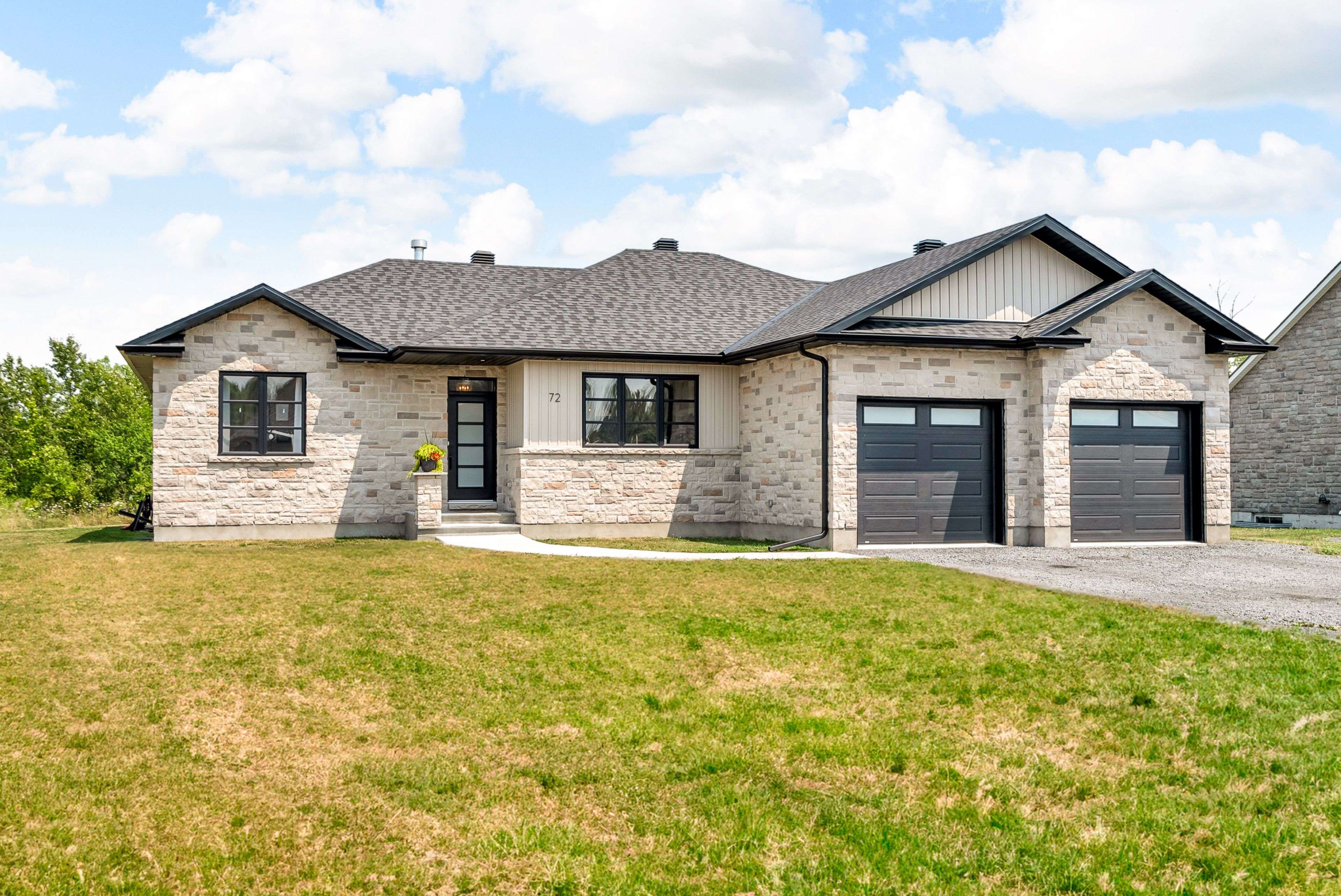72 Dale ST, South Stormont, ON K0C 1M0