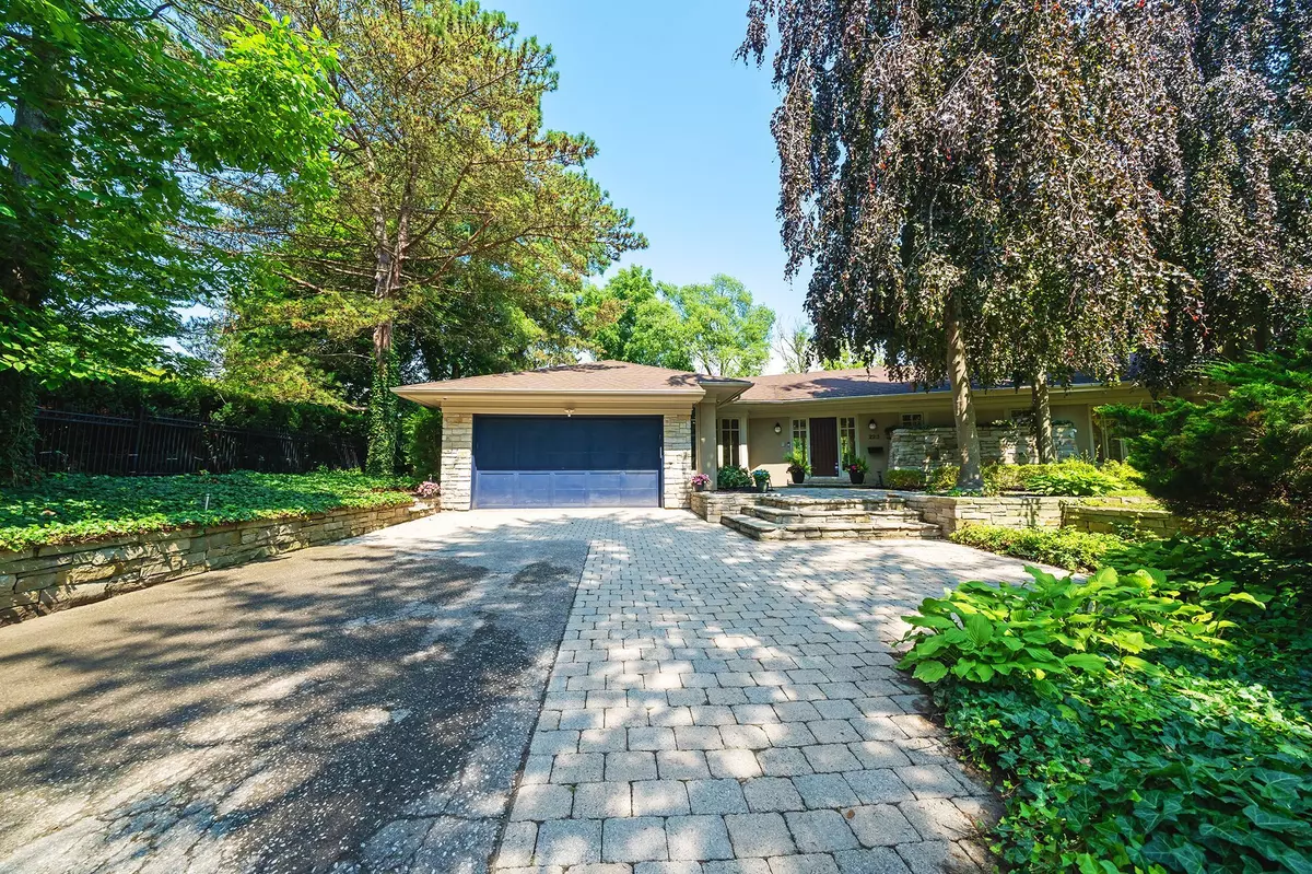 Oakville, ON L6J 4R3,223 Trelawn AVE