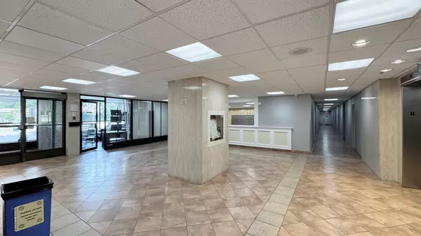 Toronto C13, ON M4A 2S2,25 Sunrise AVE #1603