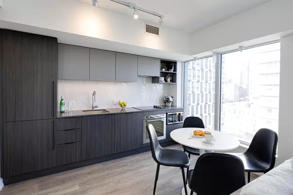 Toronto C08, ON M5B 0C5,82 Dalhousie ST #1915