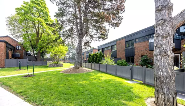 Toronto W08, ON M9C 5P2,51 Broadfield DR #44