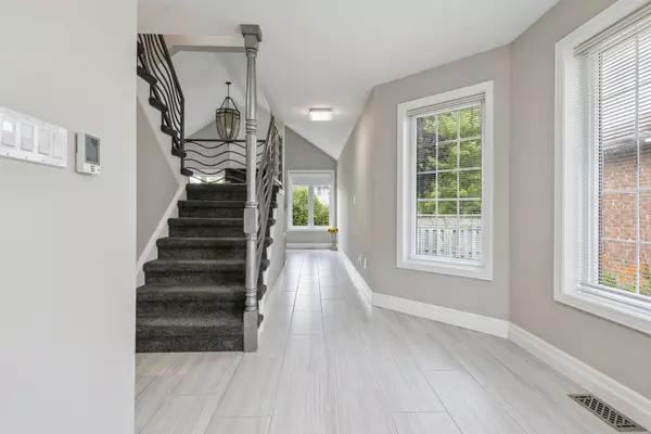 Kitchener, ON N2E 3N7,134 QUEEN CHARLOTTE CRES