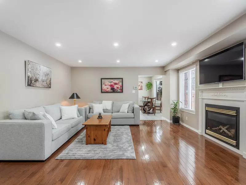 2 Marathon AVE, Vaughan, ON L4K 5H1