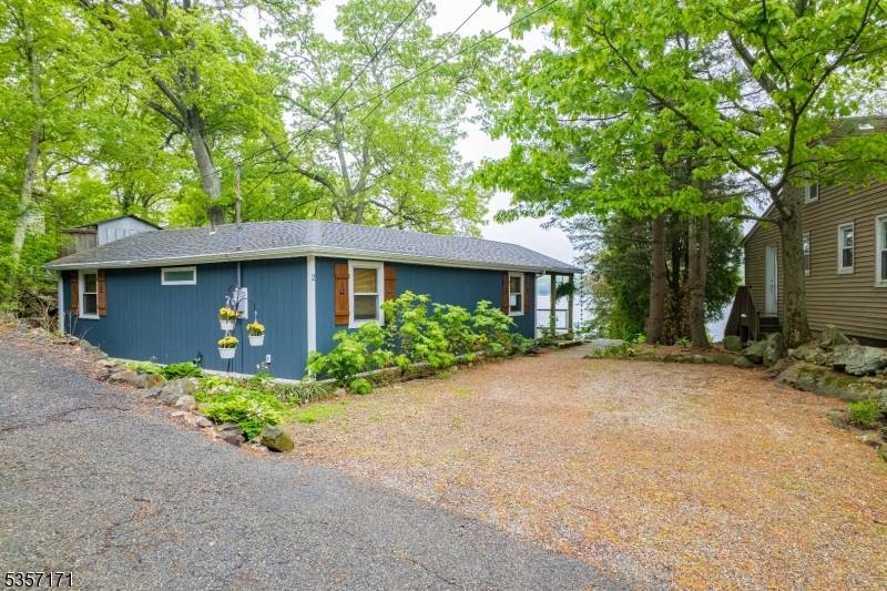 2 Knollwood Pl, Hopatcong Boro, NJ 07821