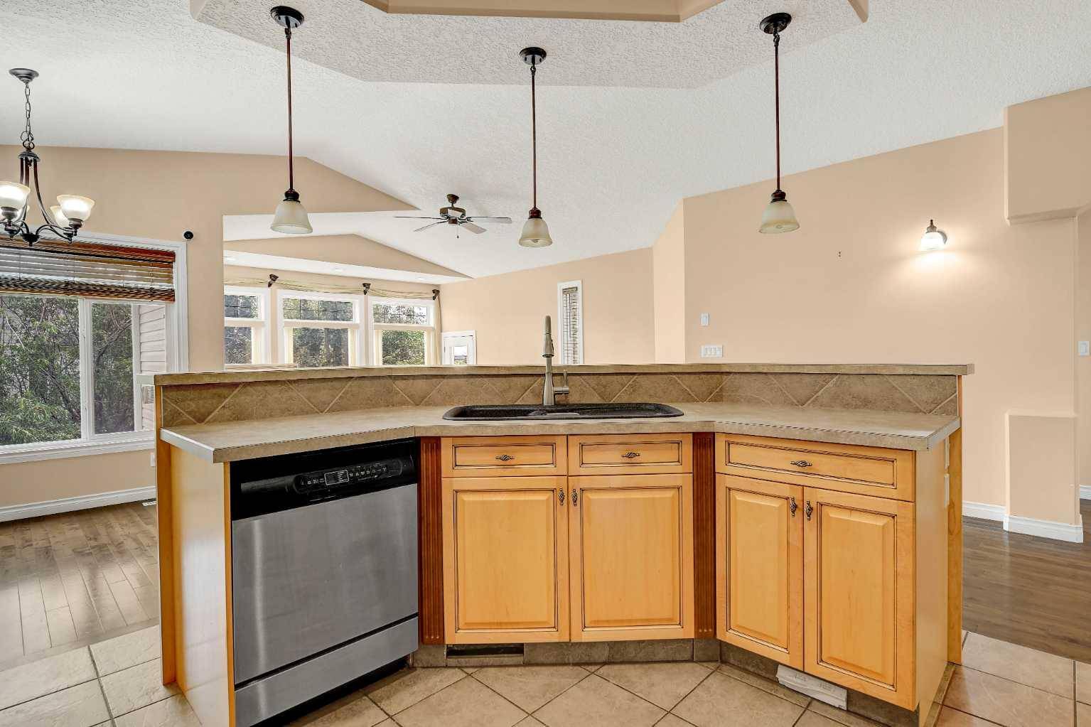 Grande Prairie, AB T8X 1T6,12701 Crystal Lake DR