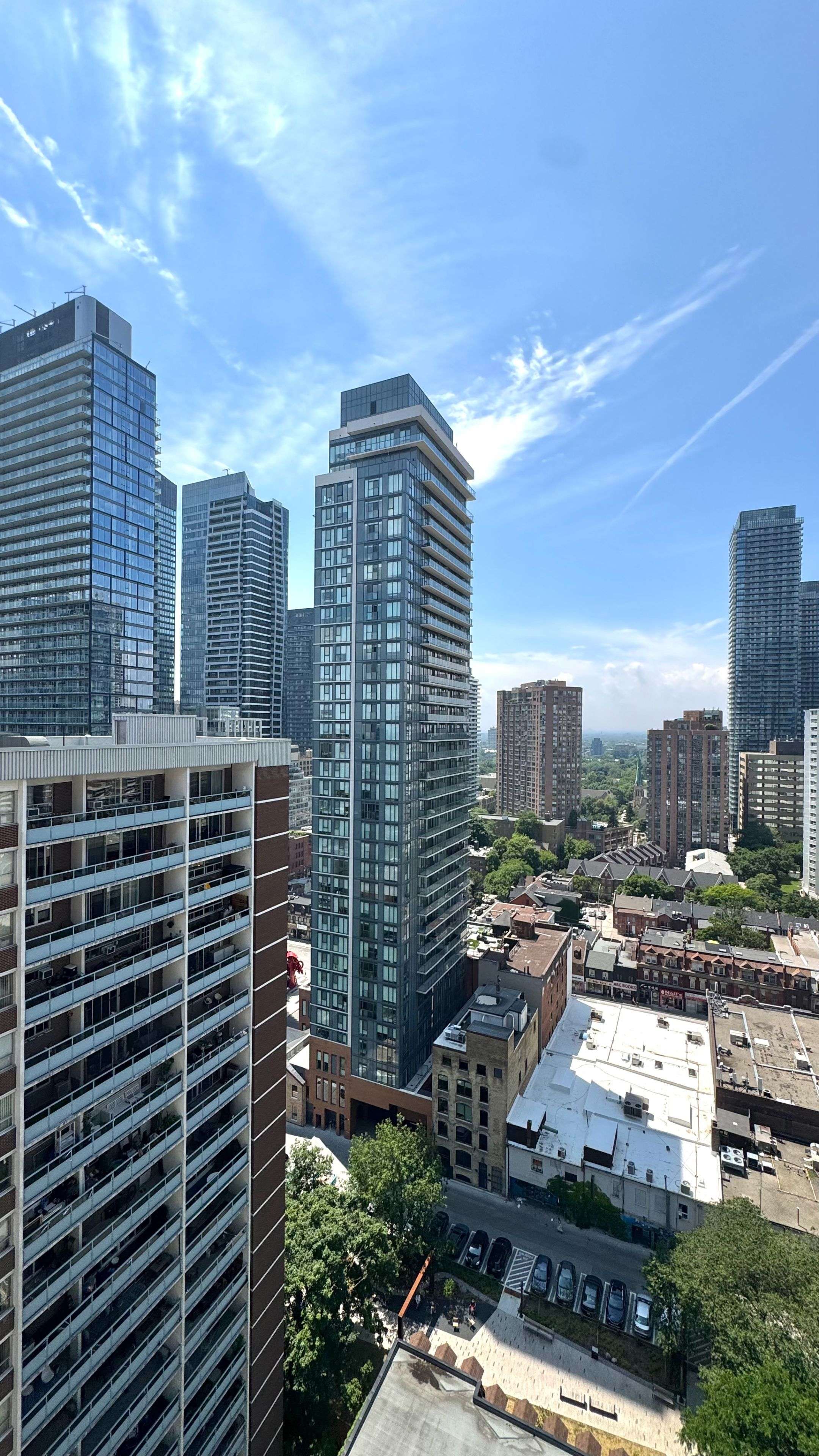 33 Isabella ST #2404, Toronto C08, ON M4Y 2P7