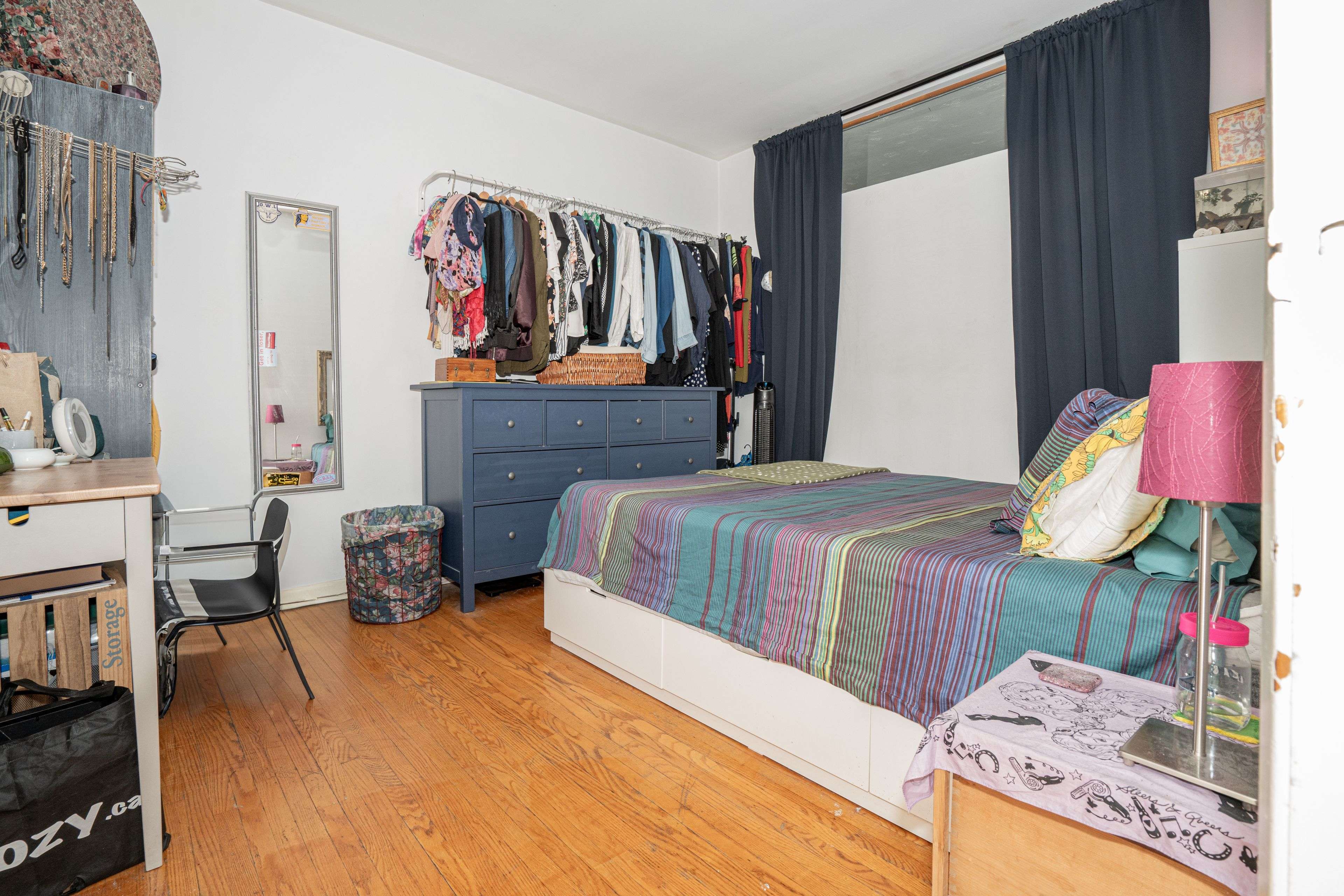 Toronto C01, ON M6G 1B9,673 College ST #2nd Flr Front