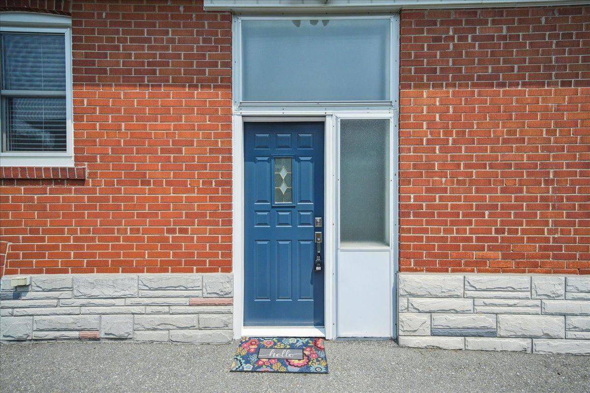 Toronto E04, ON M1P 1Y4,10 Mendip CRES