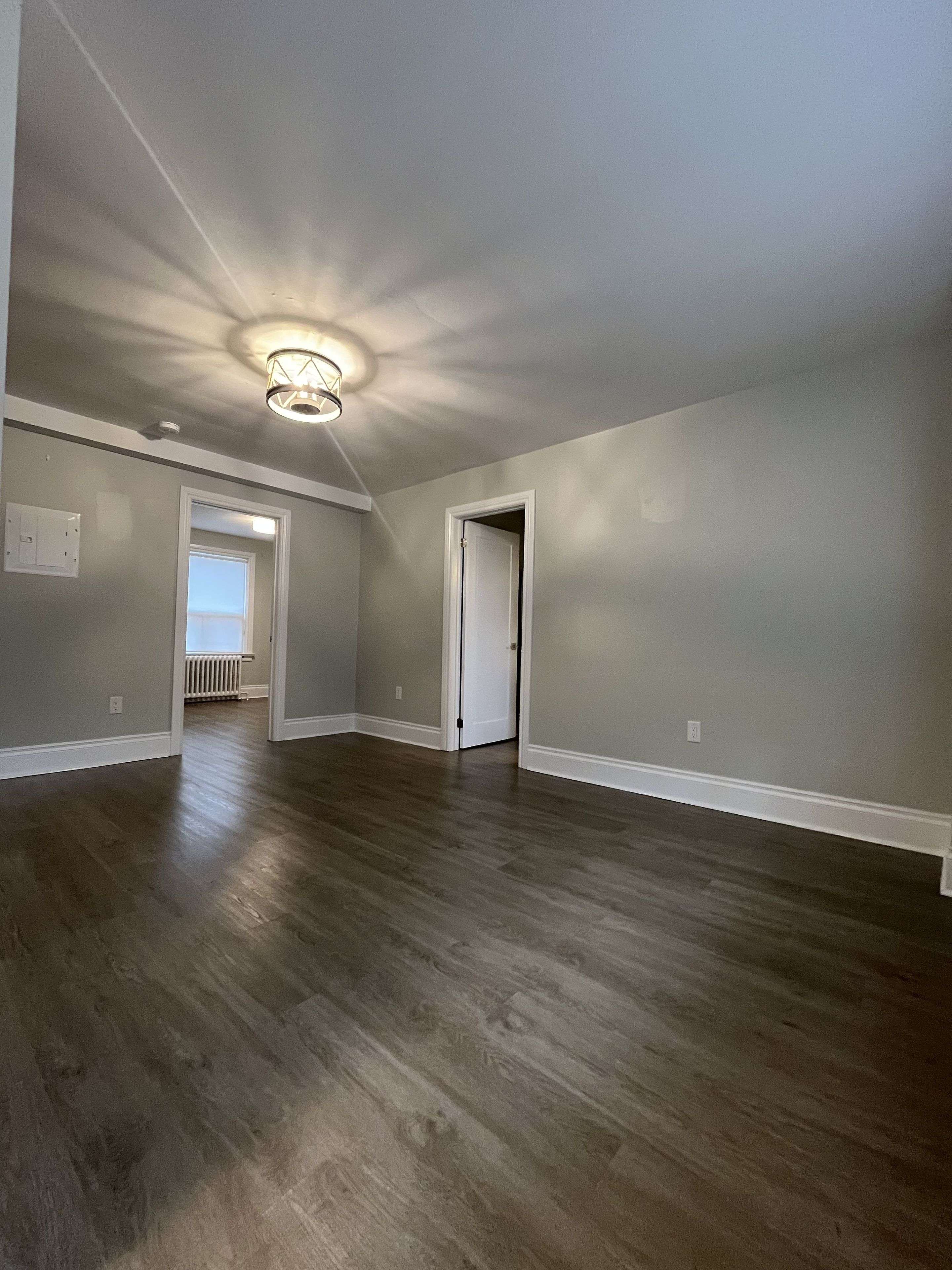 Toronto E02, ON M4E 3N4,5 Kingswood RD #Upper