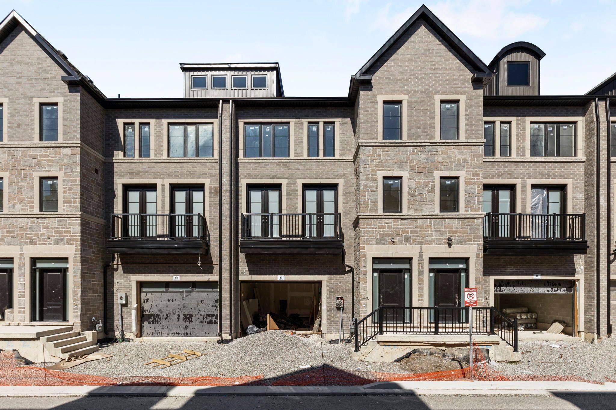 260 EAGLE ST #11, Newmarket, ON L3Y 1K1