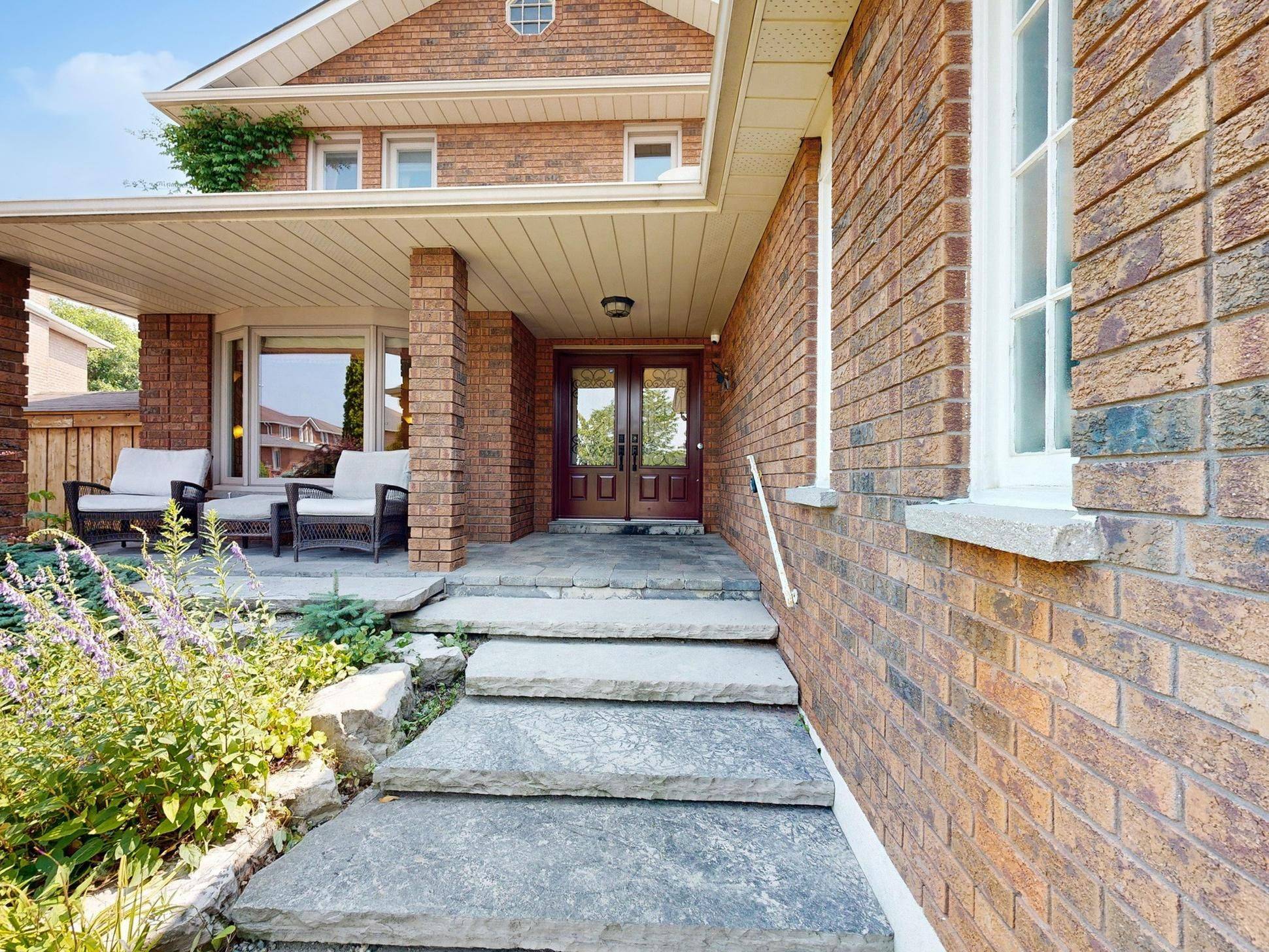 Vaughan, ON L4L 5C1,236 Russet WAY