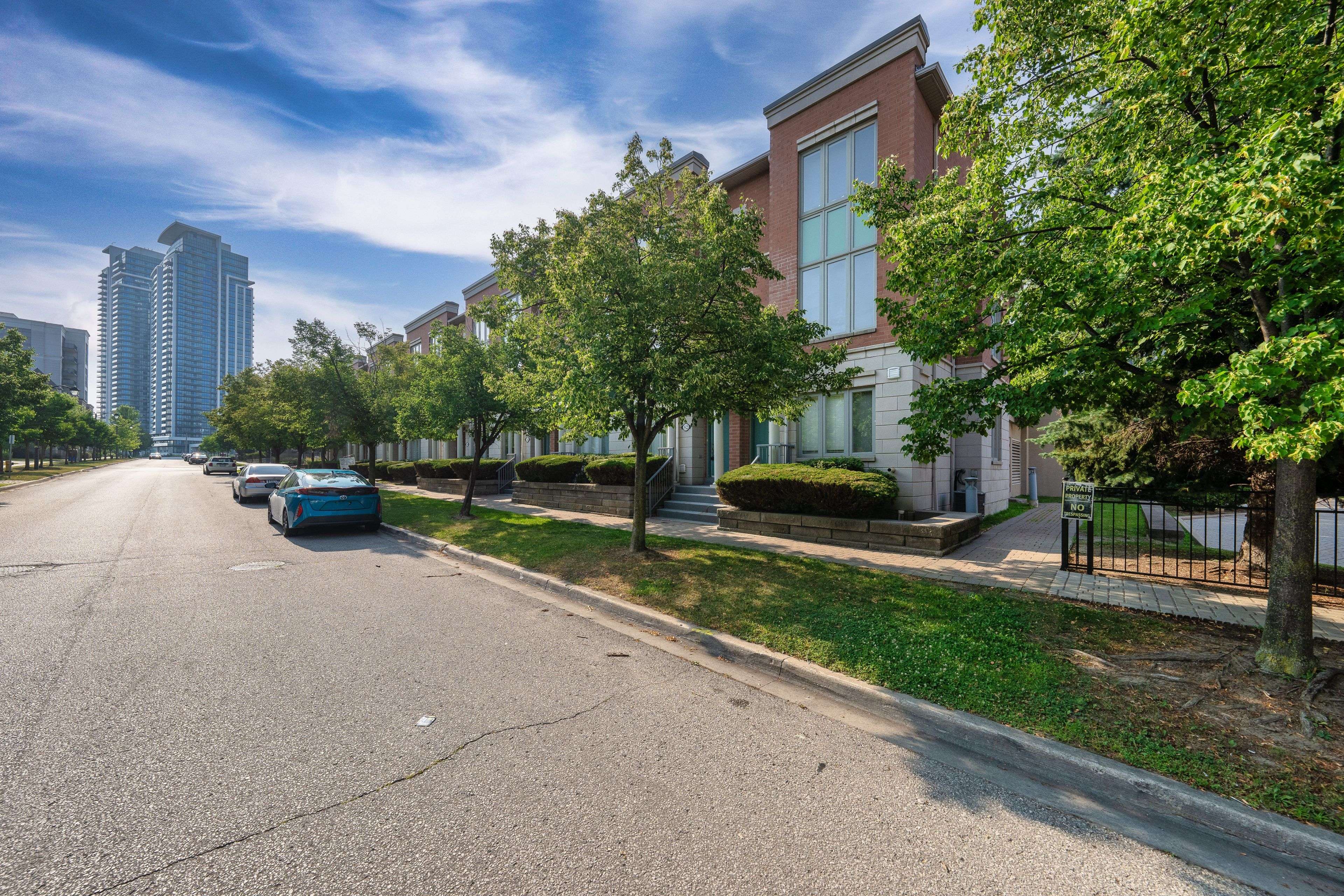 82 Suncrest BLVD, Markham, ON L3T 7Y1
