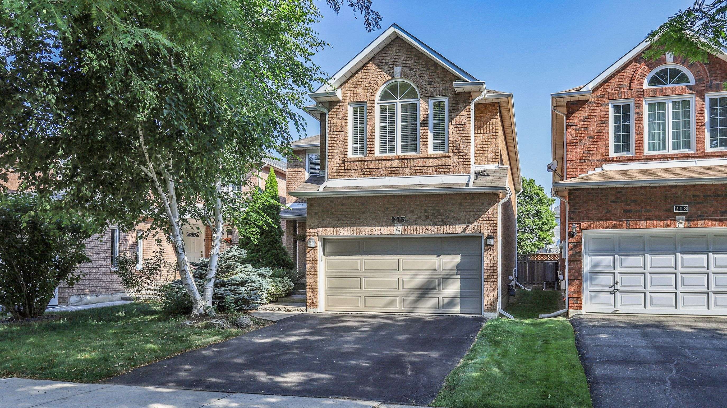 215 Brickstone CIR, Vaughan, ON L4J 6M8