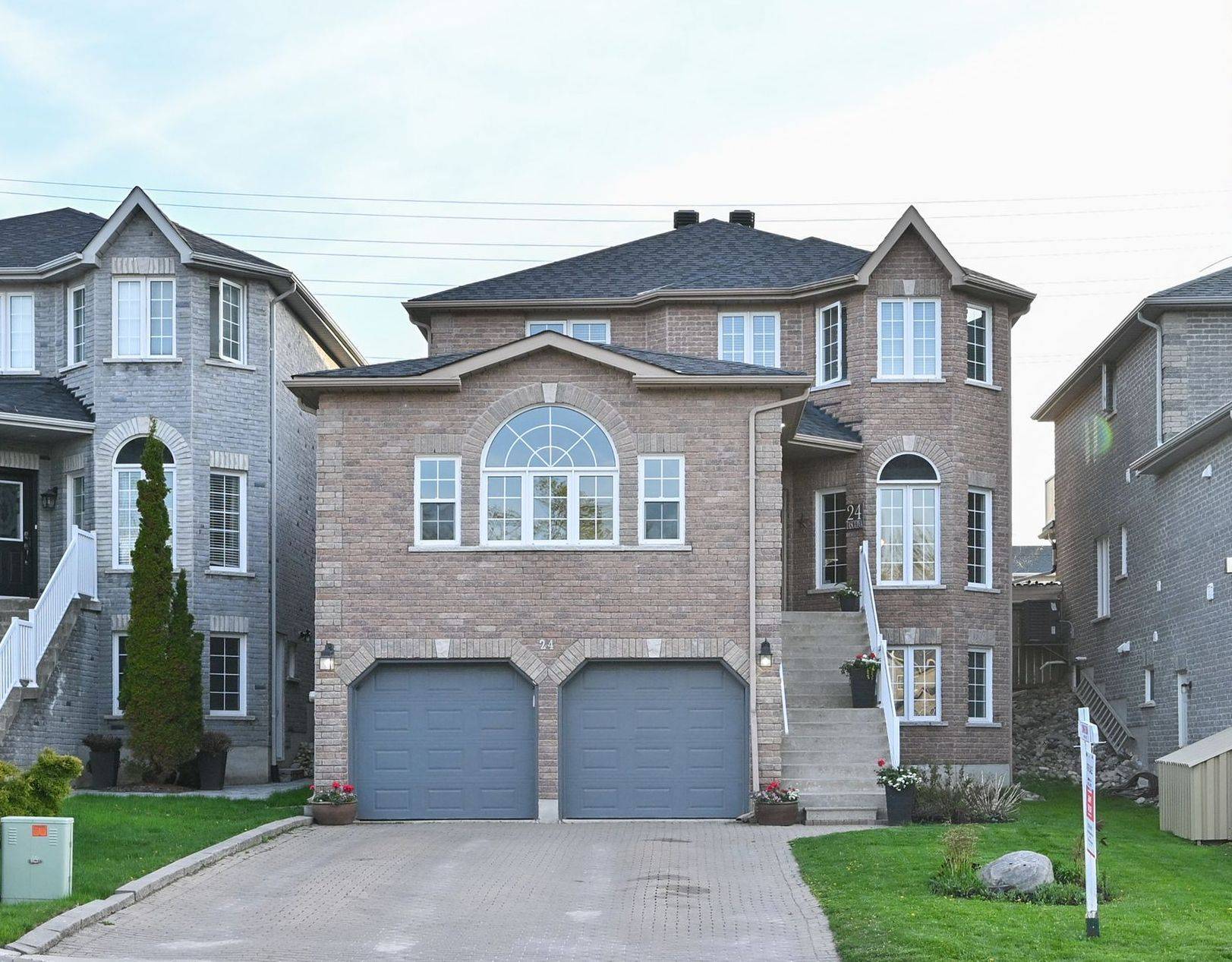 24 Tascona CT, Barrie, ON L4M 0C5