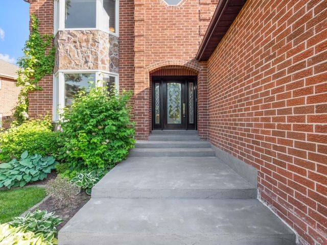Mississauga, ON L5L 3G3,2074 Folkway DR