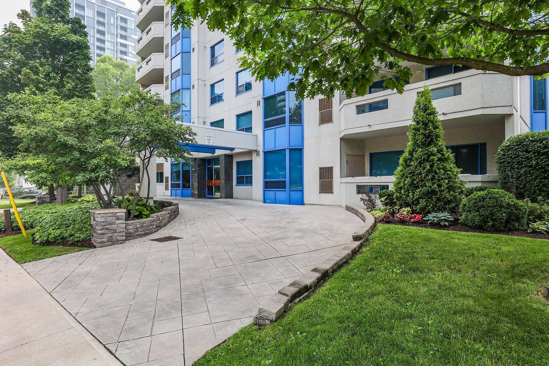 Burlington, ON L7S 2L8,1272 Ontario ST #202