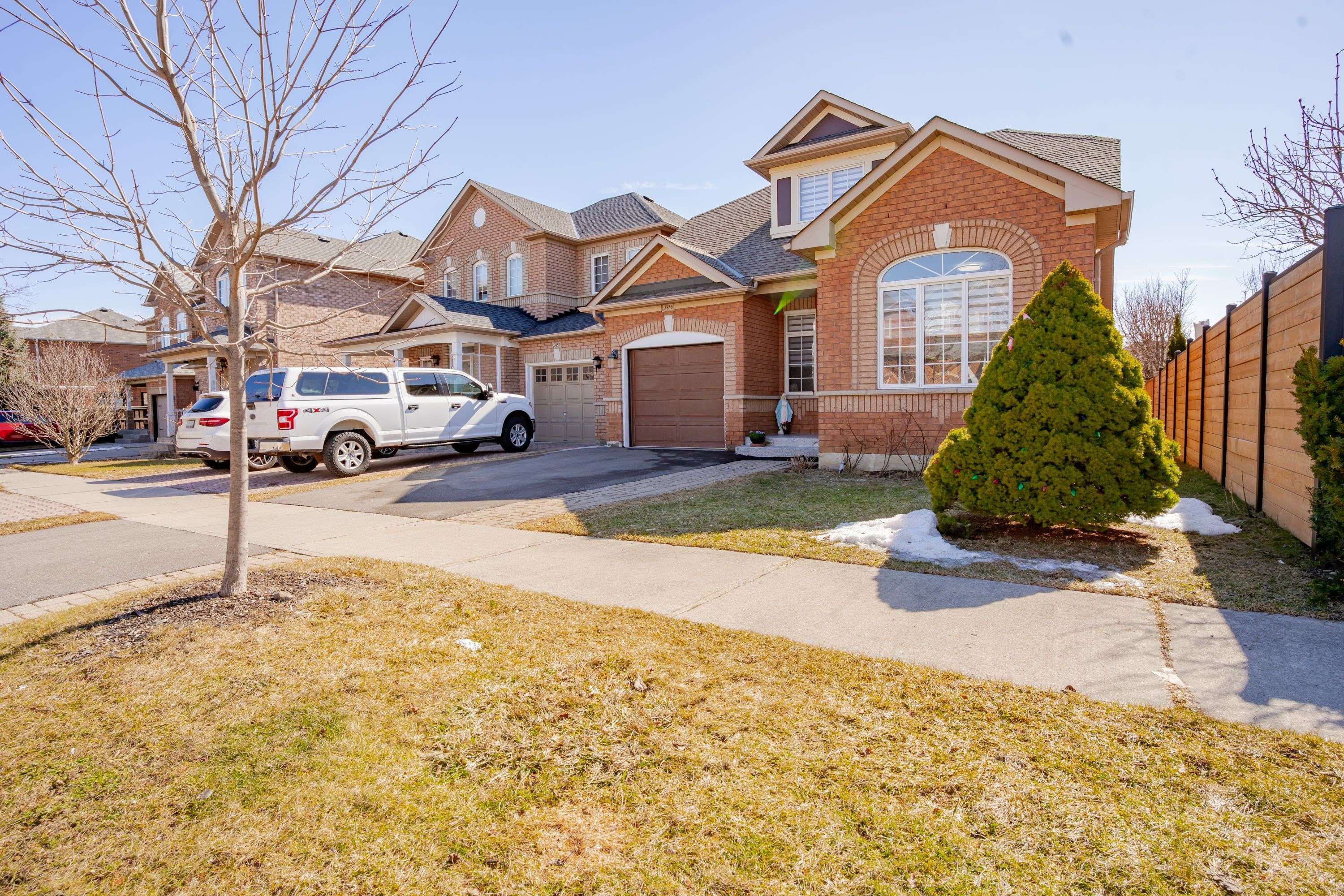 Mississauga, ON L5M 6N5,3856 Edgecliffe RUN