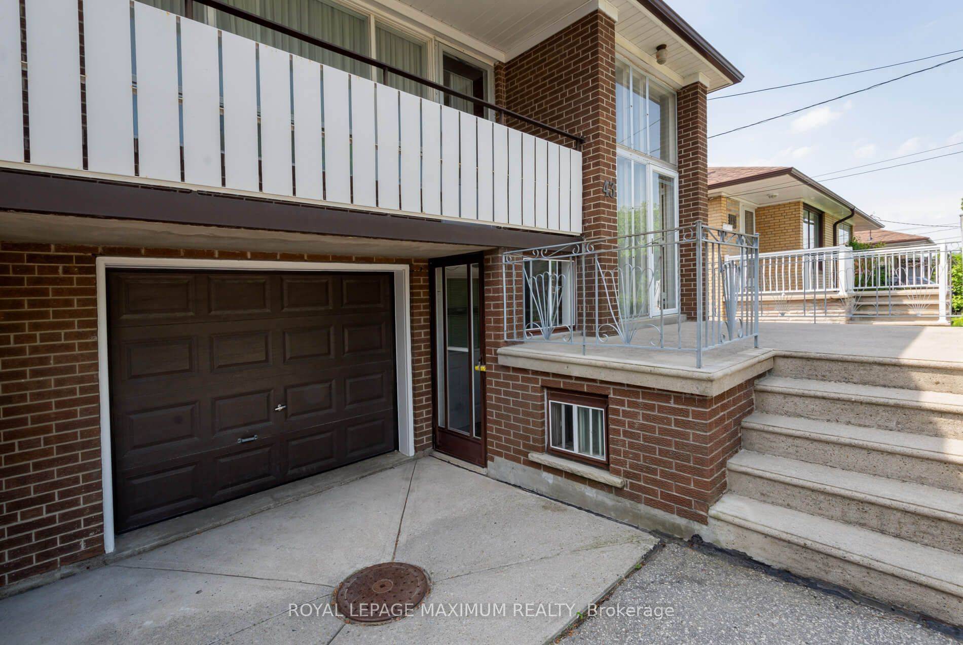 Toronto W05, ON M3M 2H9,43 Wintergreen RD