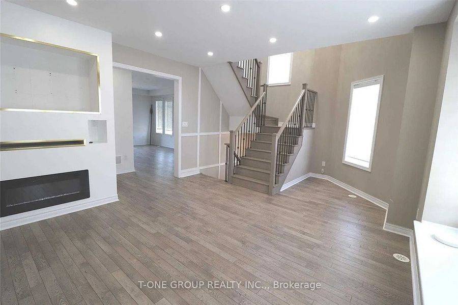 Oakville, ON L6M 0T7,3100 Eberly Woods DR