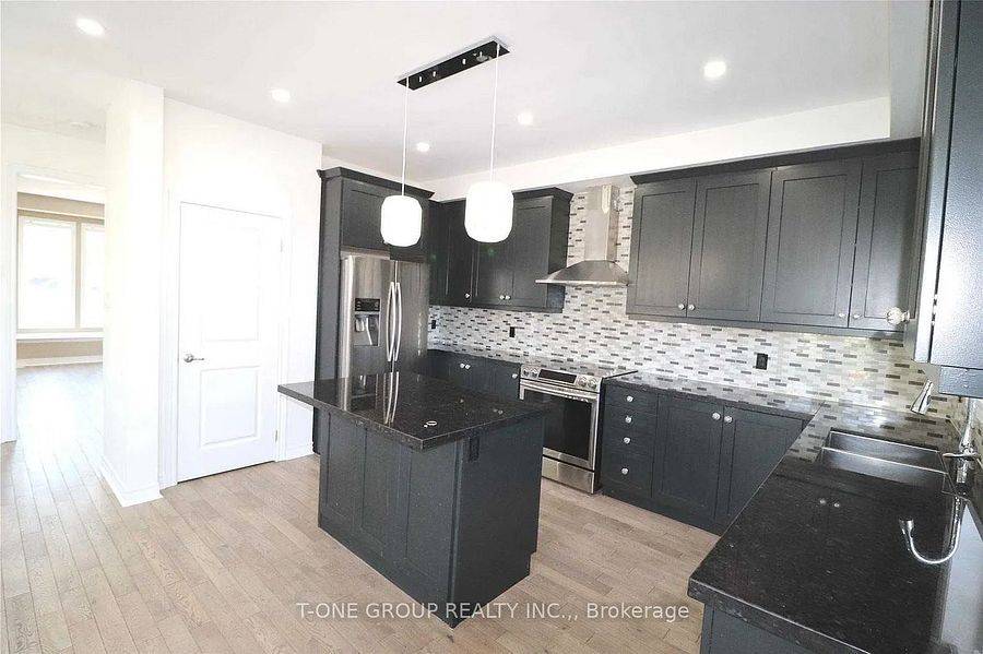 Oakville, ON L6M 0T7,3100 Eberly Woods DR