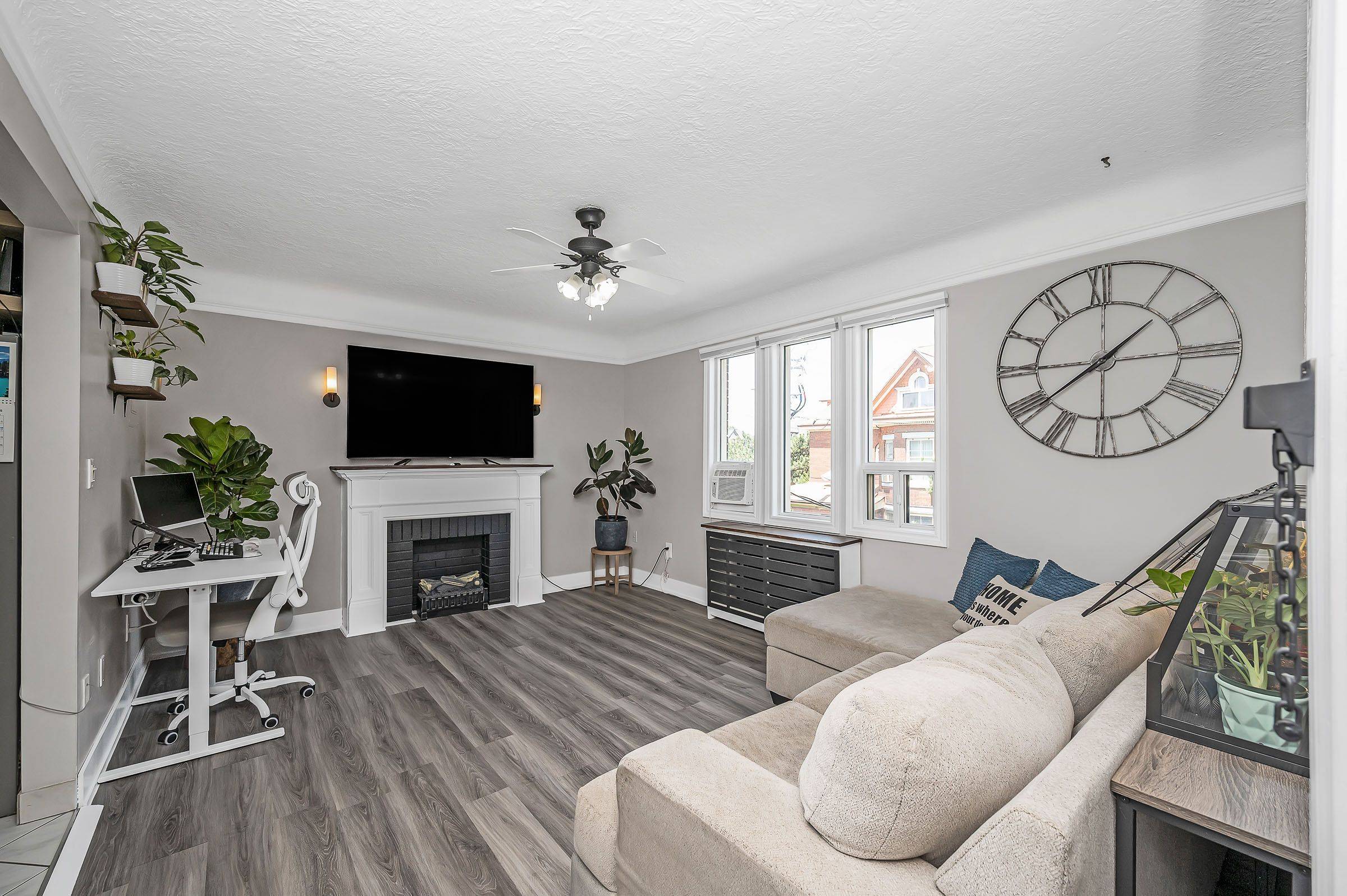 Hamilton, ON L8M 1R4,6 Vineland AVE #22