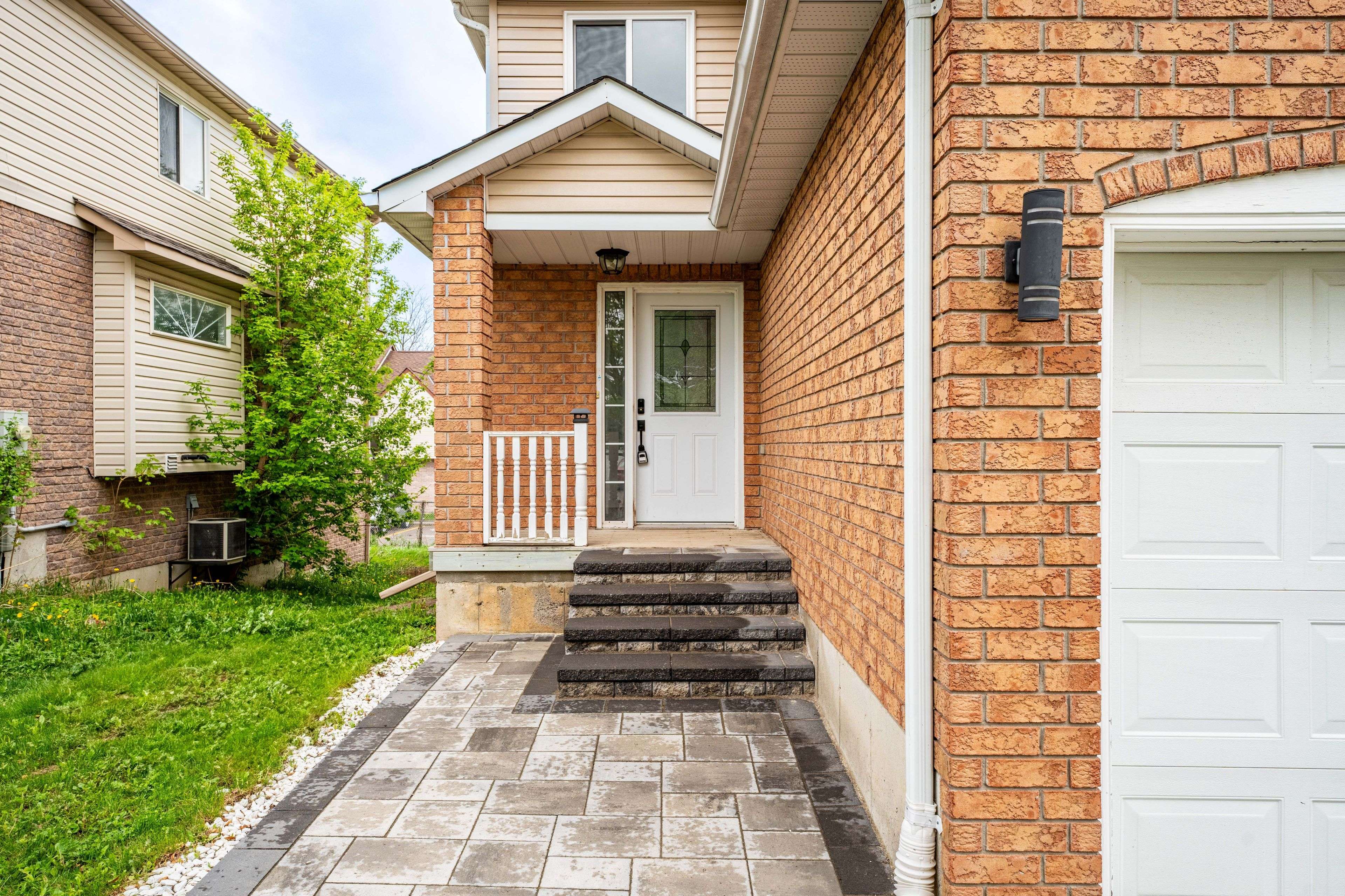 Peterborough South, ON K9J 8P2,732 Trailview DR