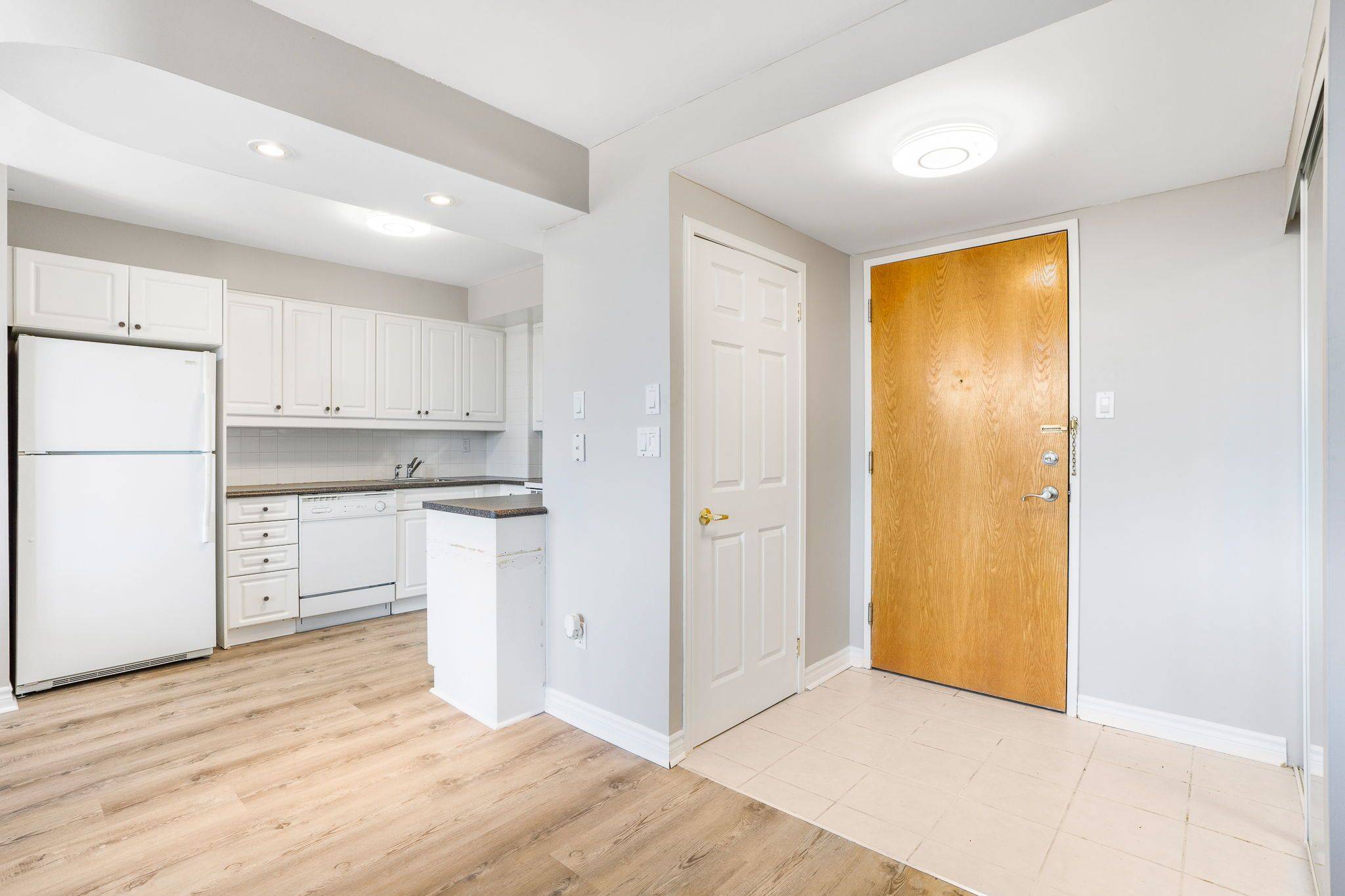 Blossom Park - Airport And Area, ON K1T 2N5,2759 Carousel CRES #501
