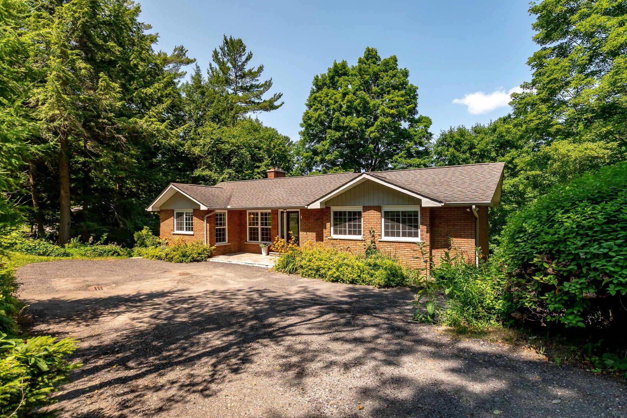 224 Swallowdale RD, Huntsville, ON P1H 0A5