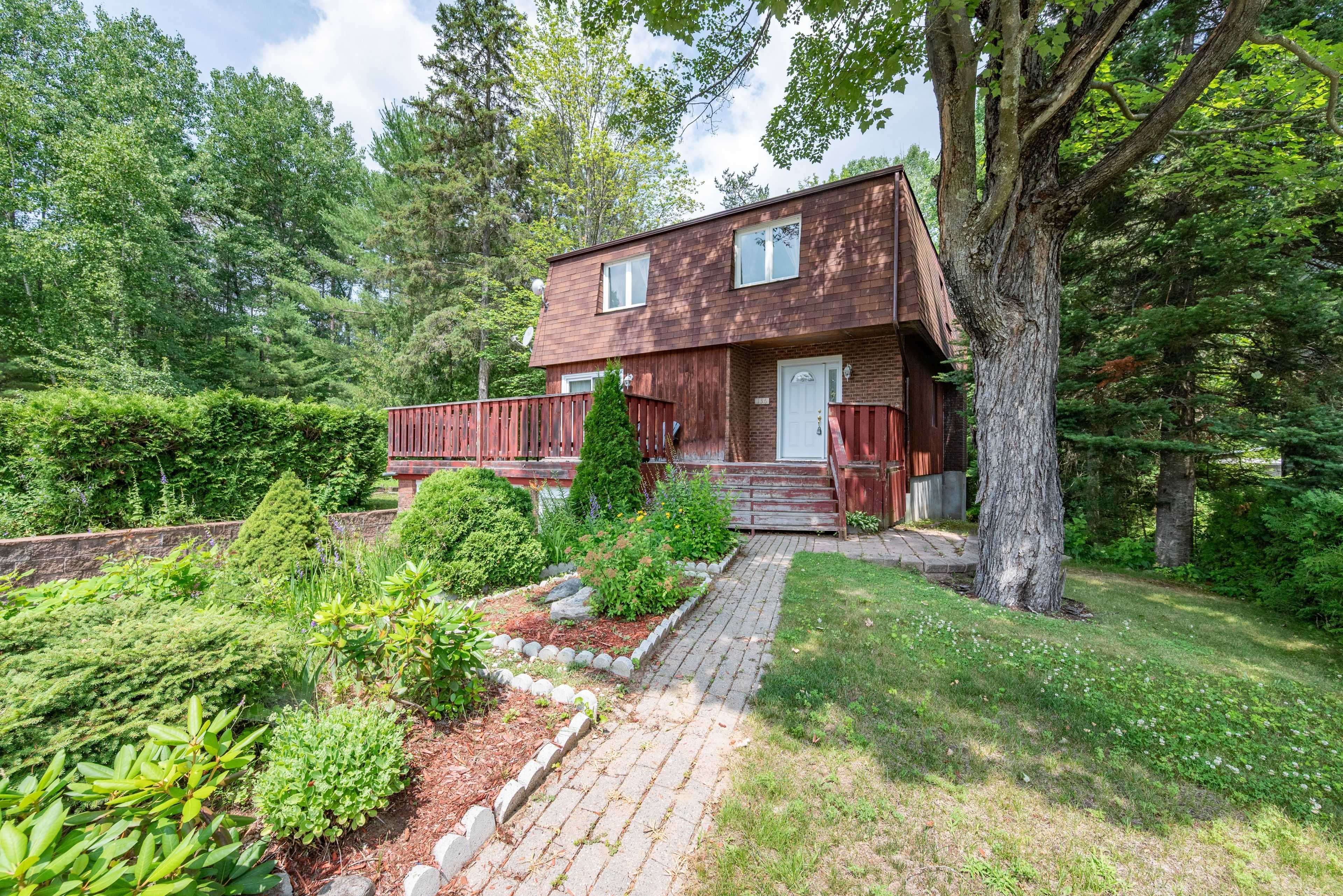 Deep River, ON K0J 1P0,136 Frontenac CRES